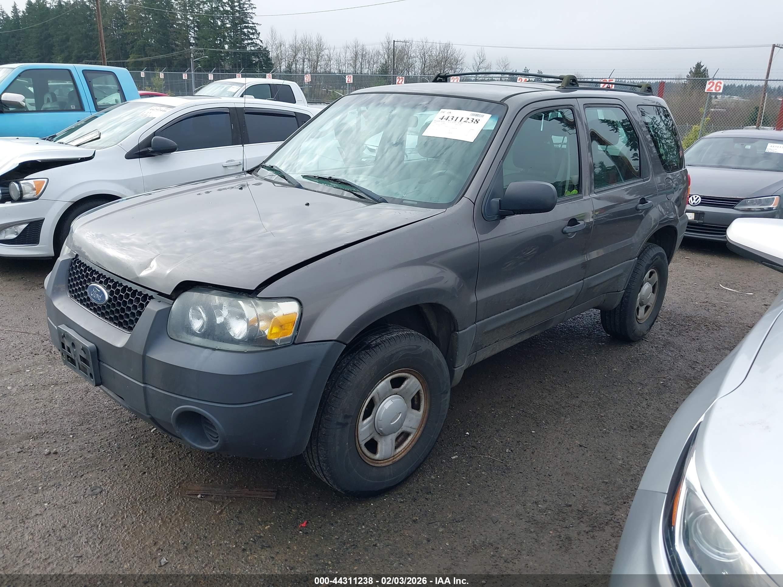 FORD ESCAPE image 2