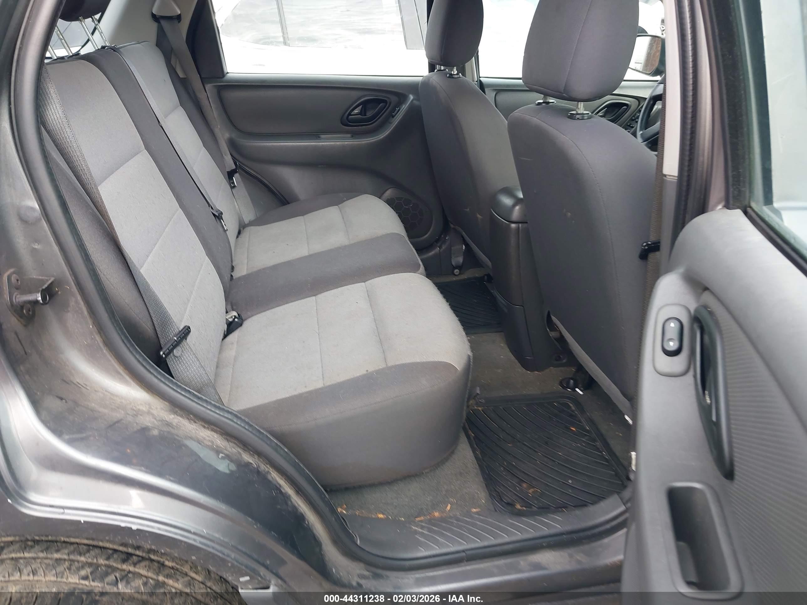 FORD ESCAPE image 8