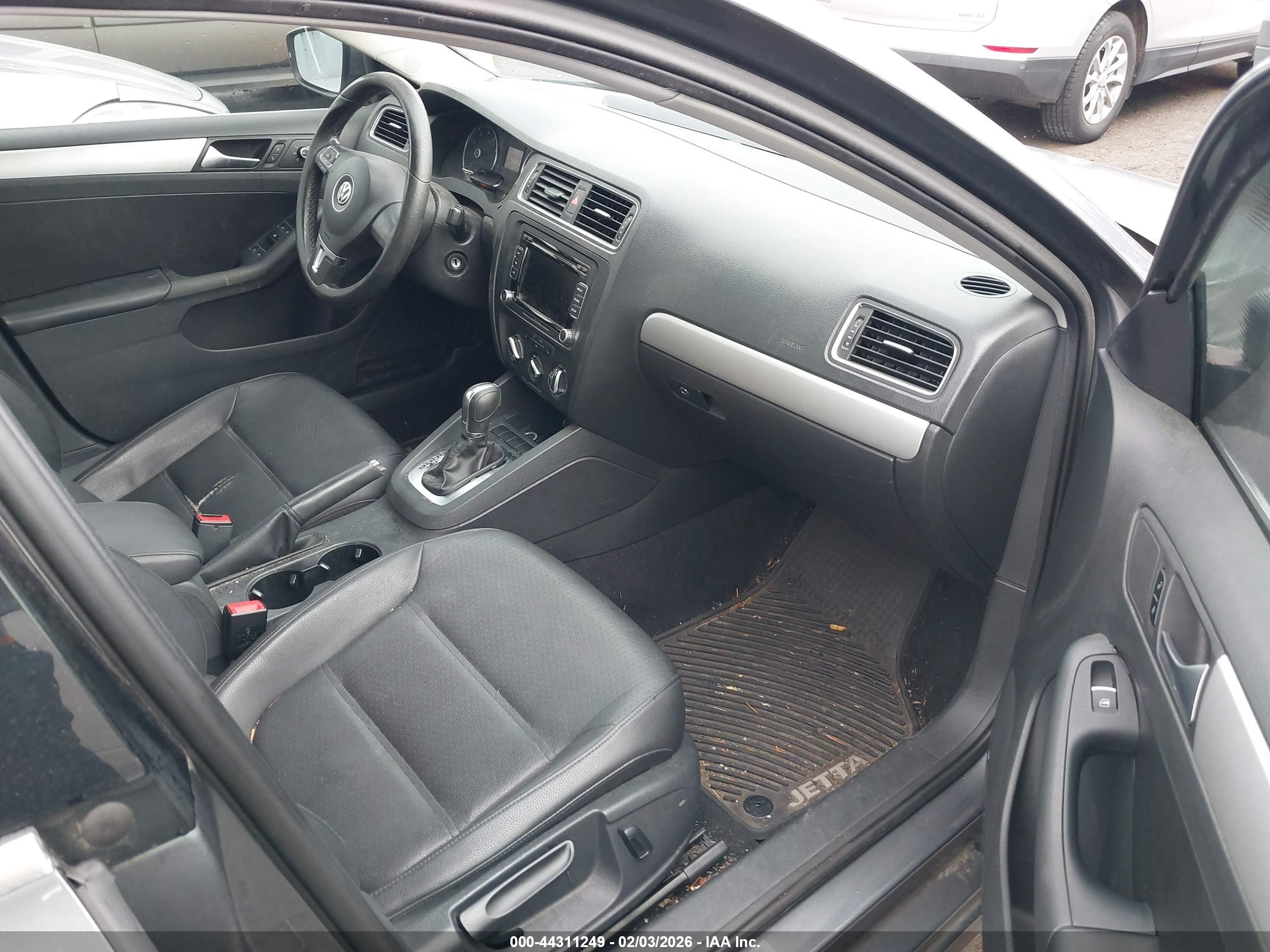 VOLKSWAGEN JETTA image 5