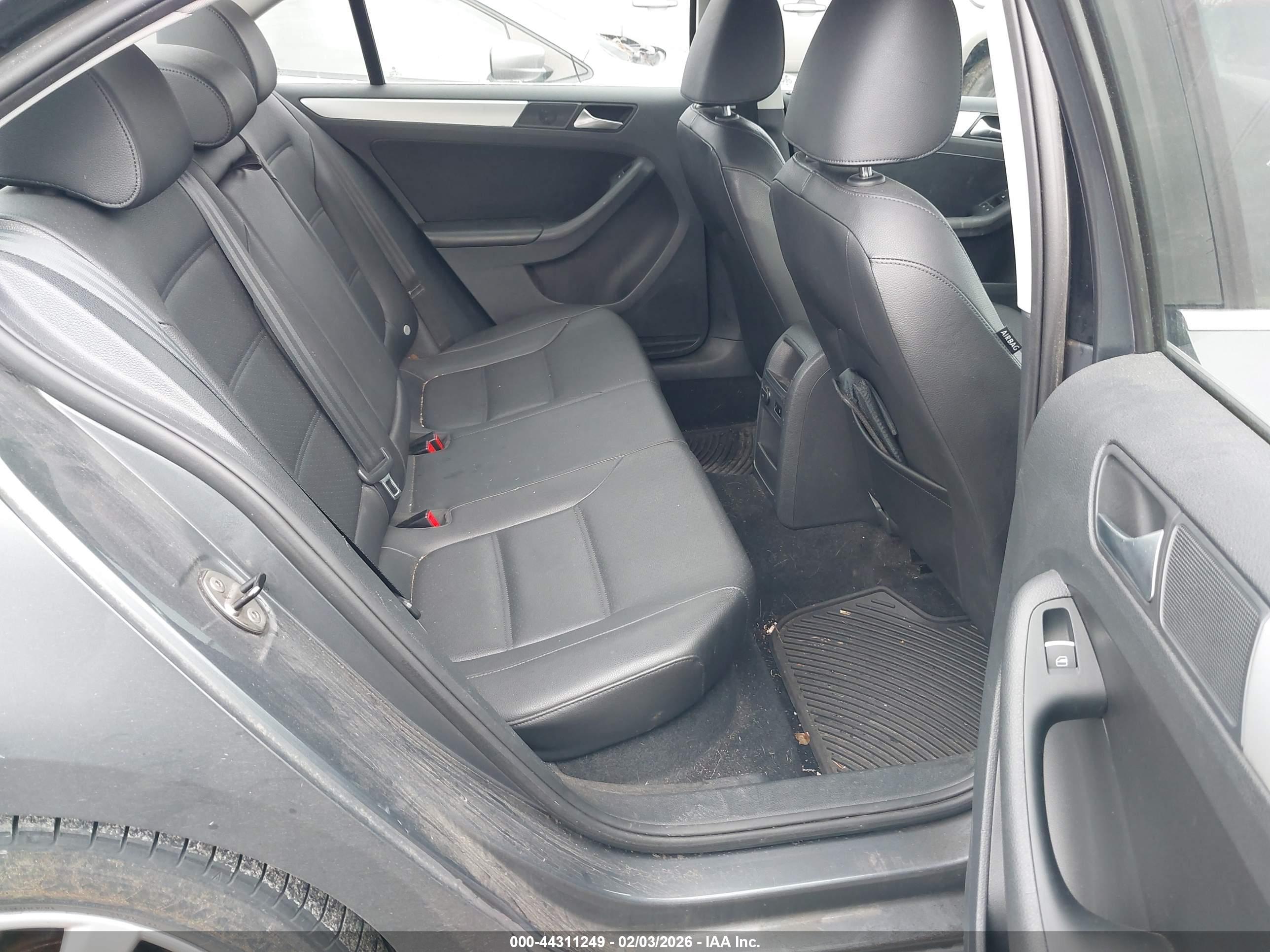 VOLKSWAGEN JETTA image 8