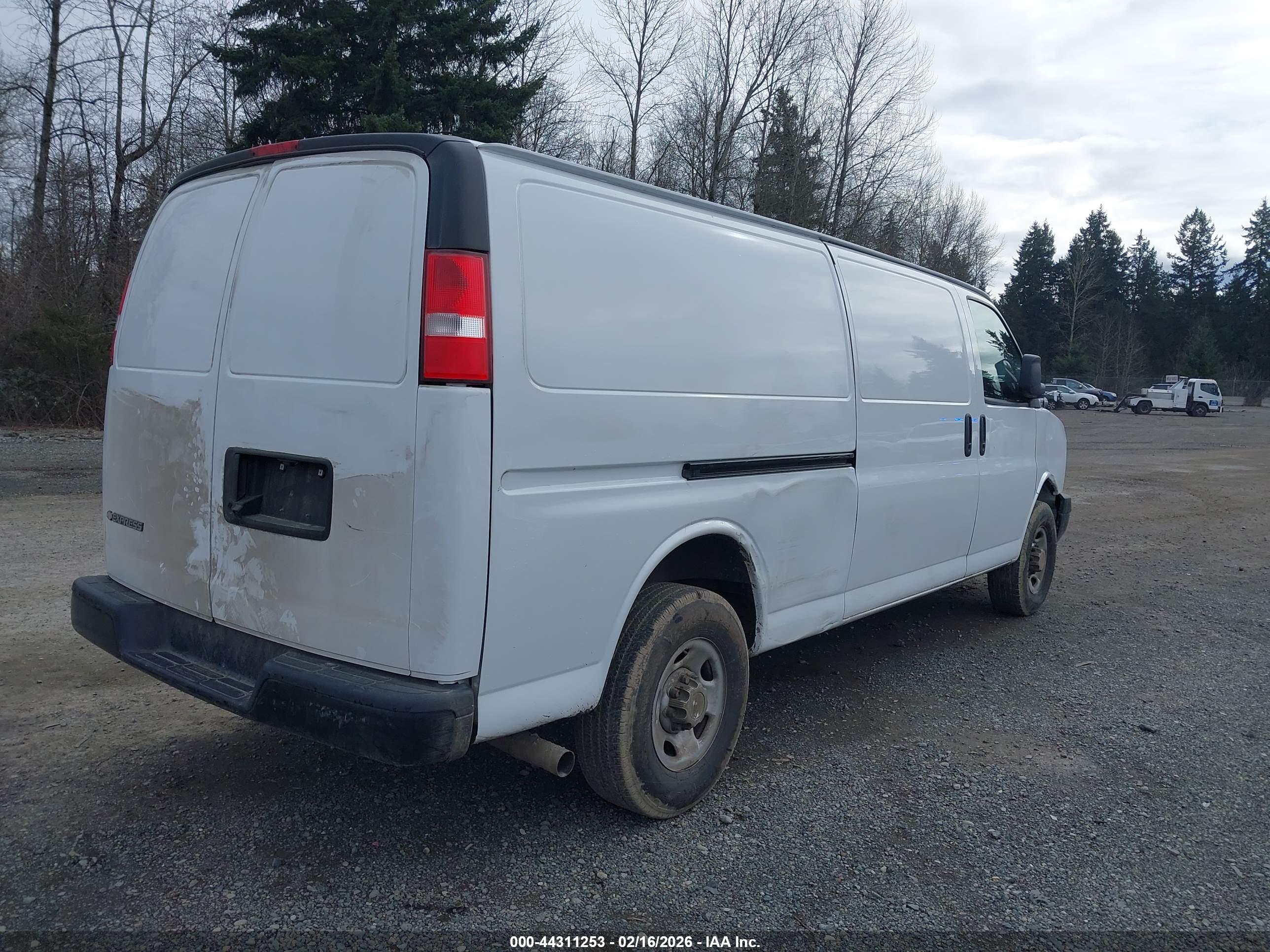 CHEVROLET EXPRESS image 4