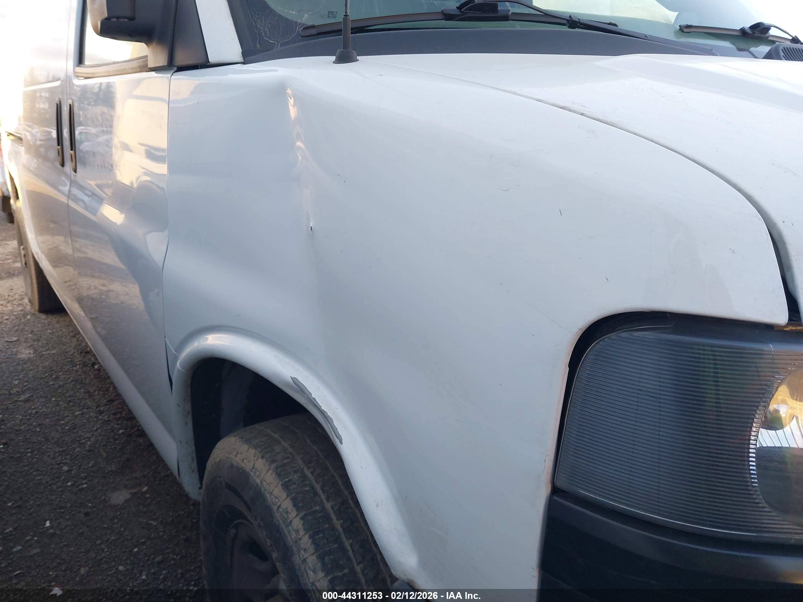 CHEVROLET EXPRESS image 6
