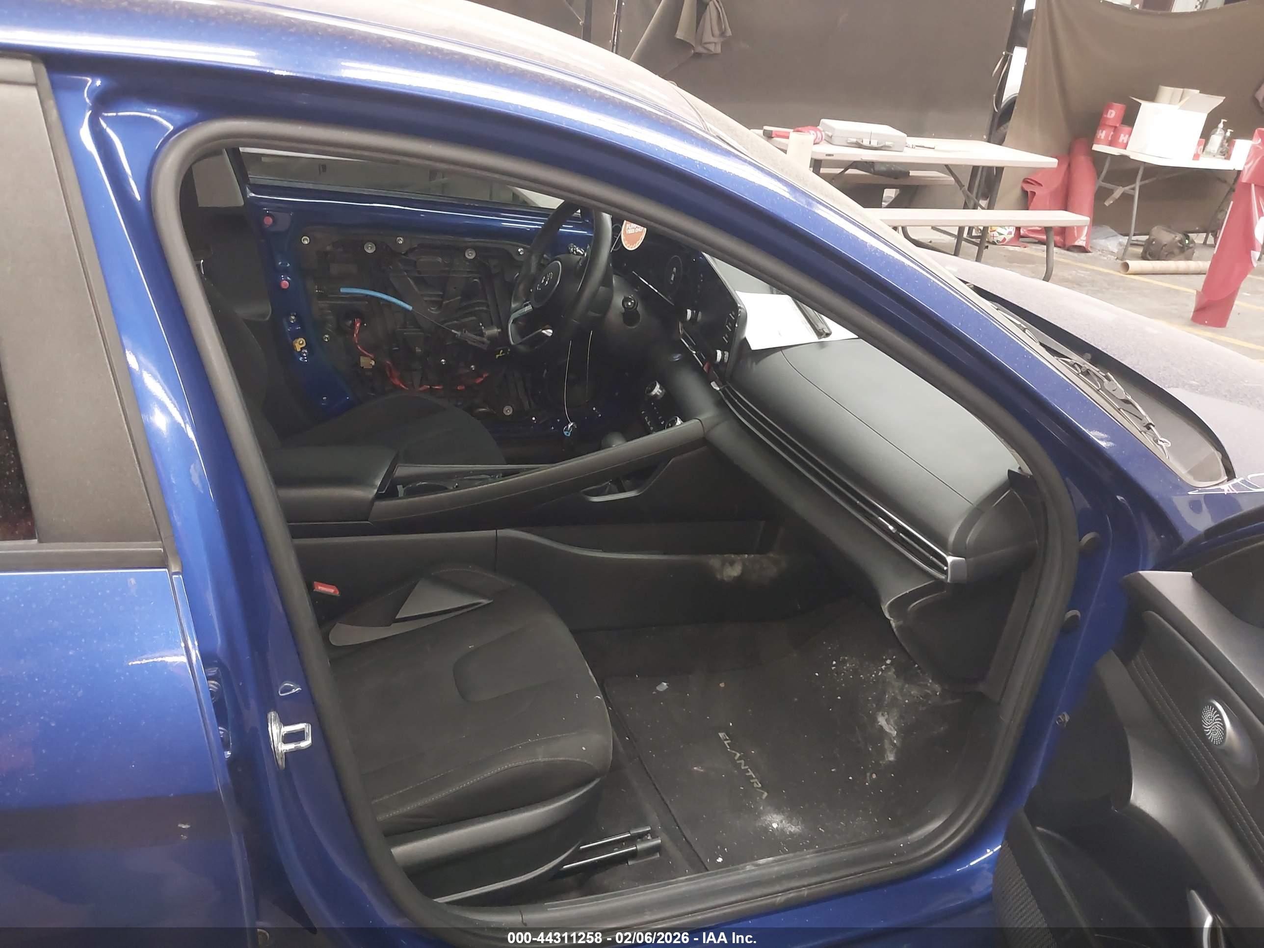 HYUNDAI ELANTRA image 5