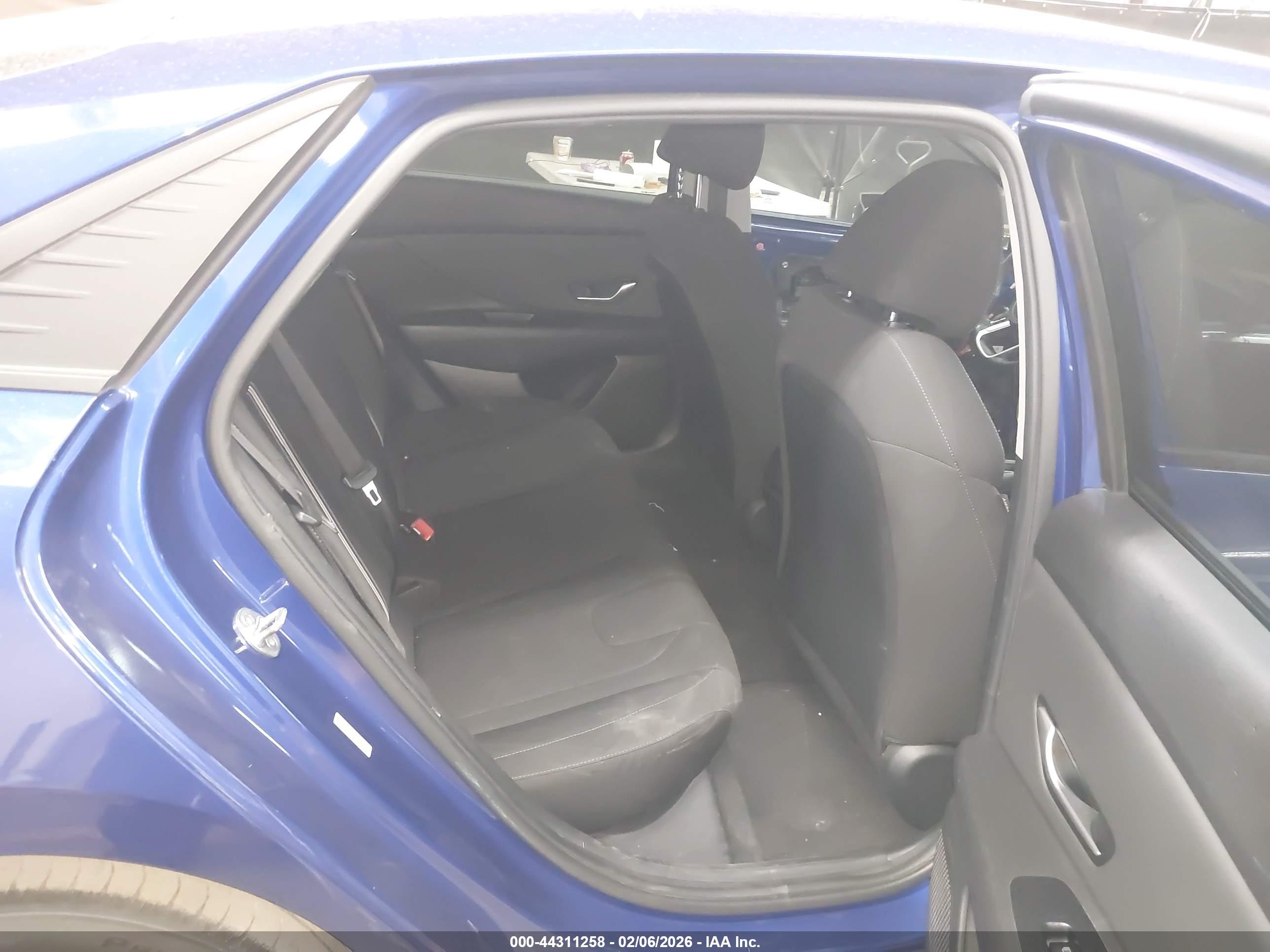 HYUNDAI ELANTRA image 8