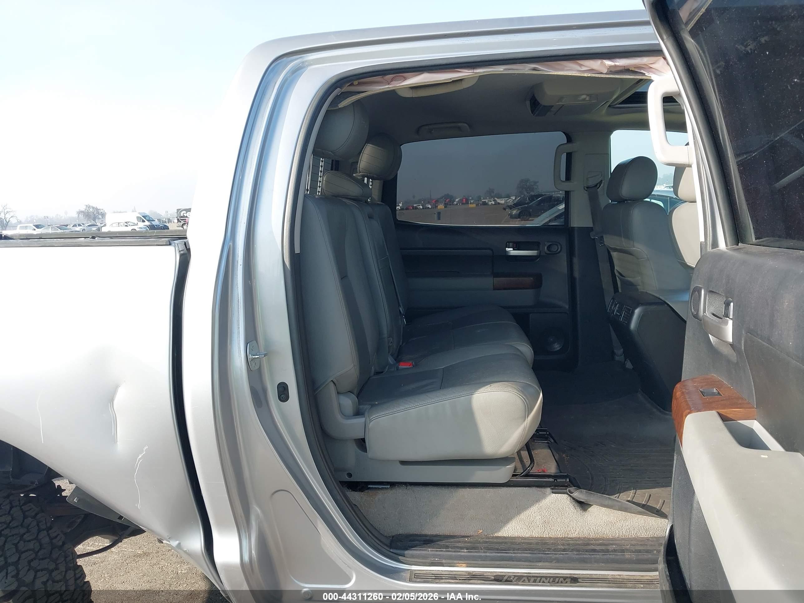 TOYOTA TUNDRA image 8