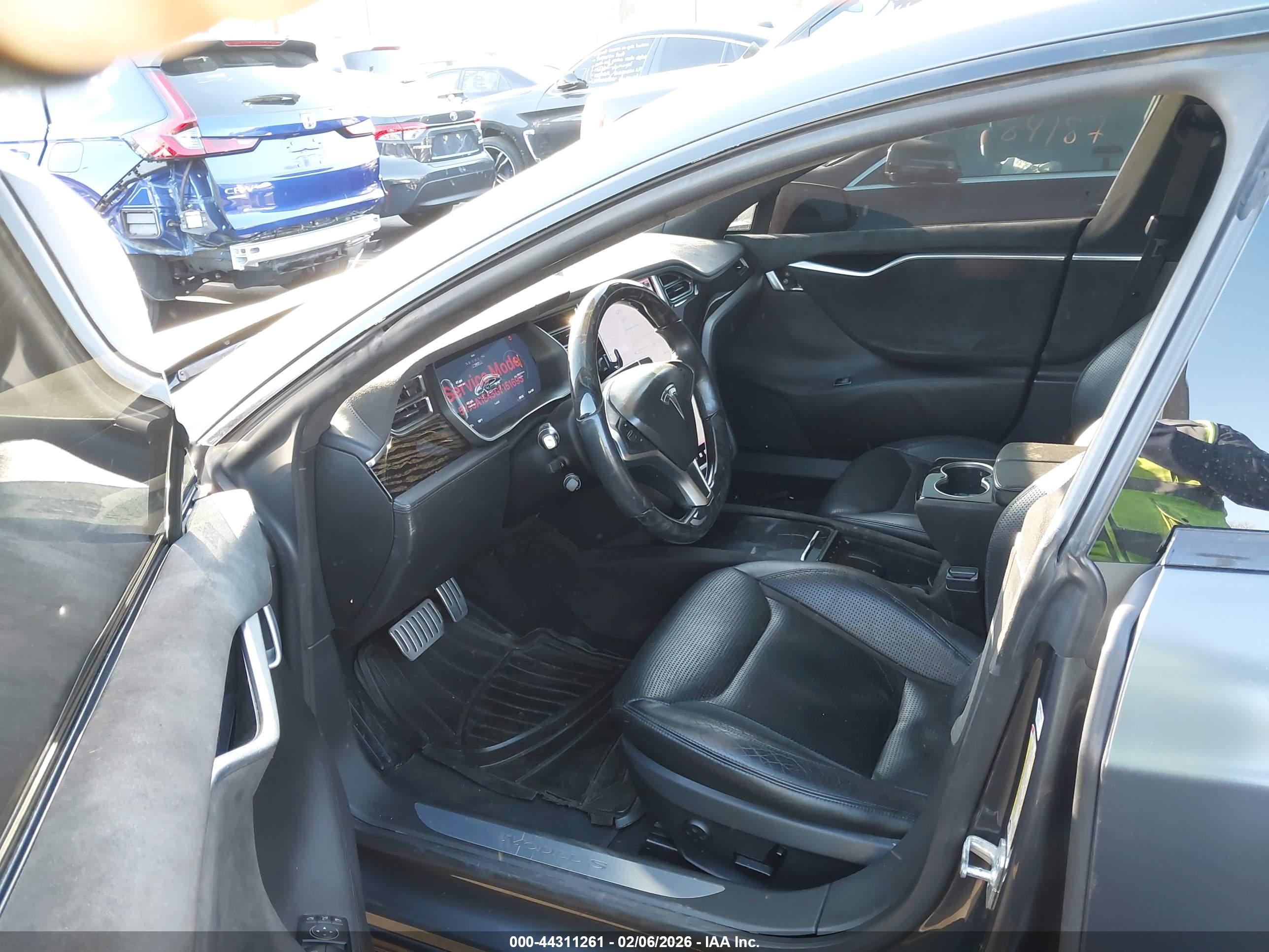 TESLA MODEL image 5