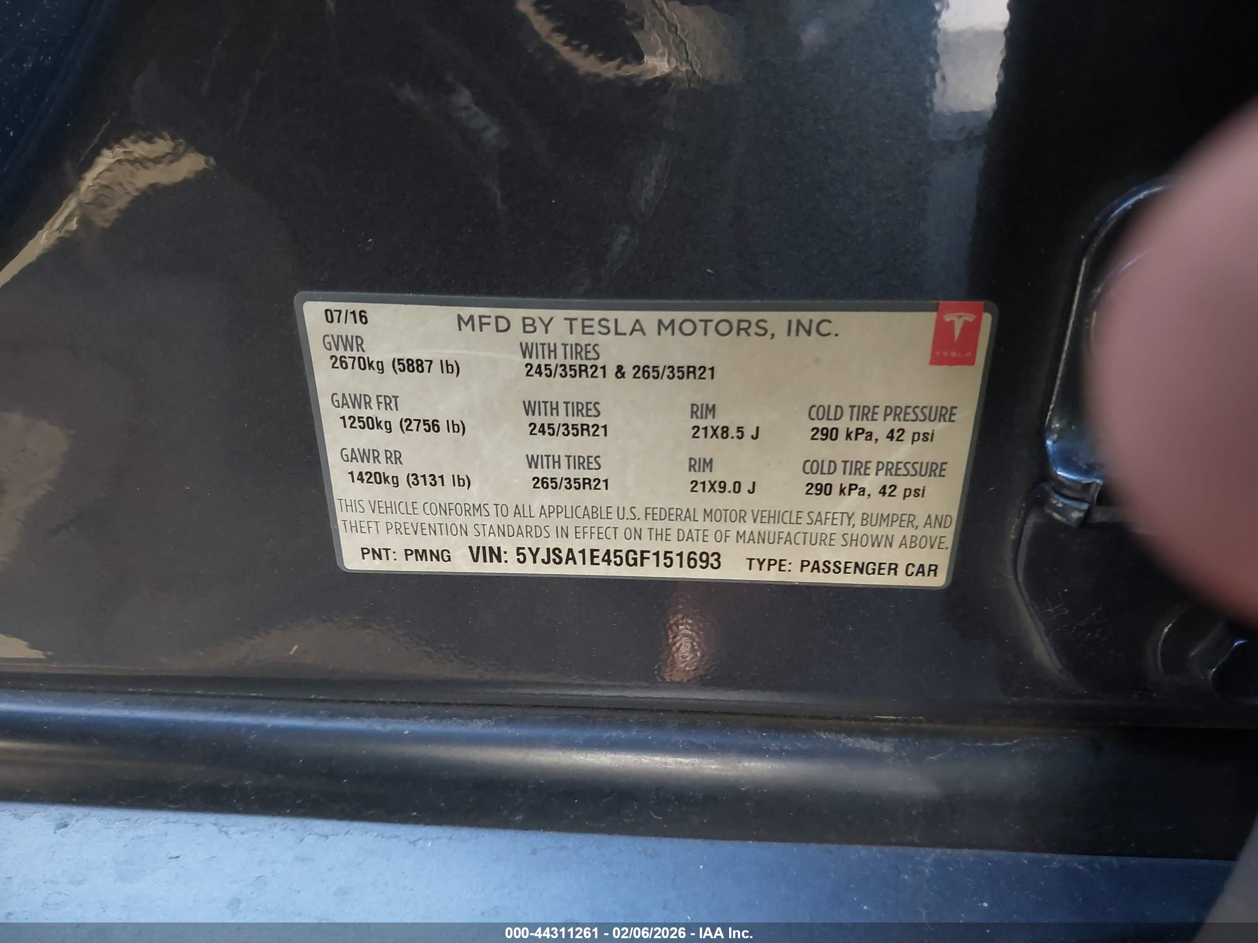 TESLA MODEL image 9