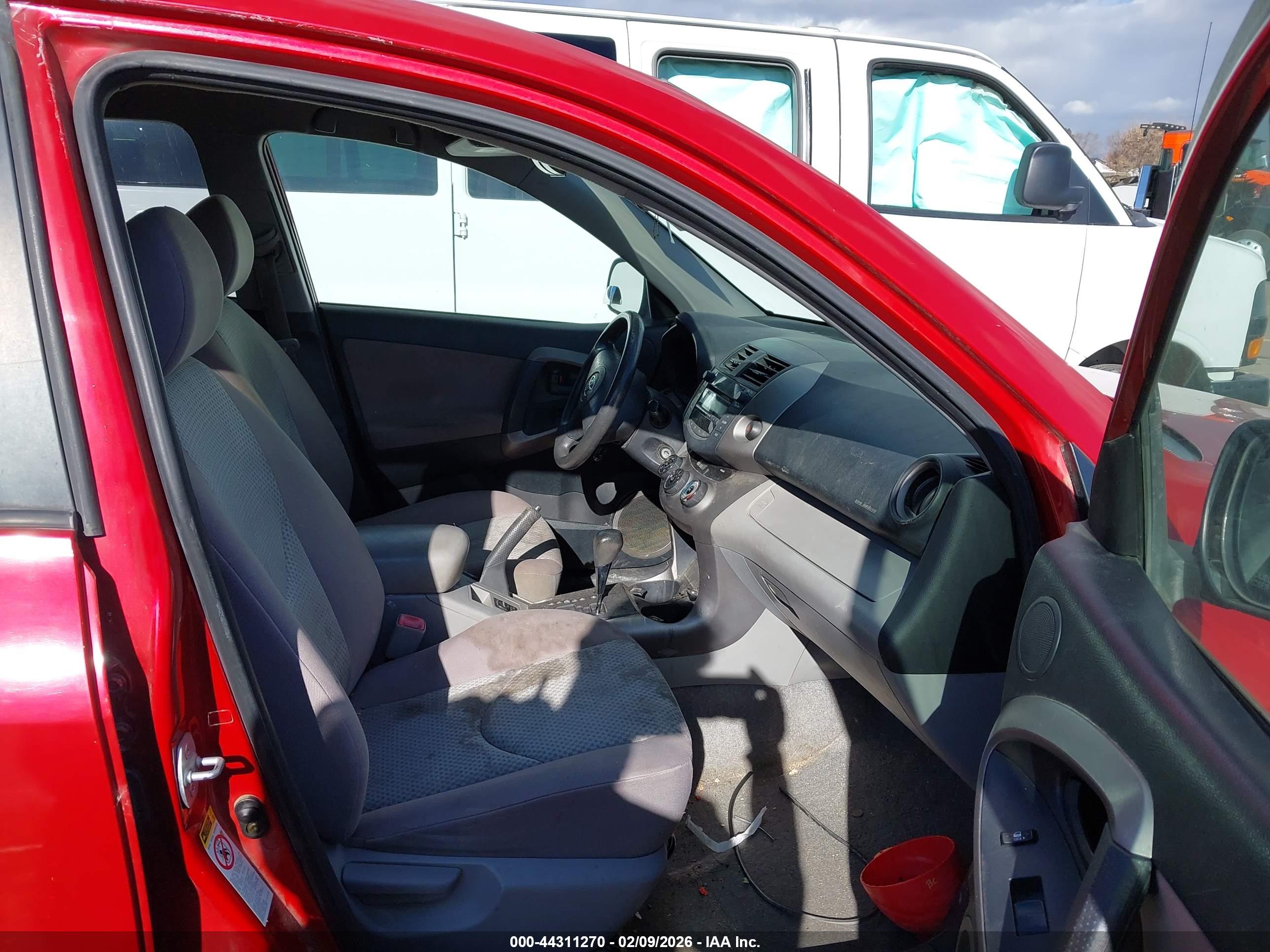 TOYOTA RAV4 image 5