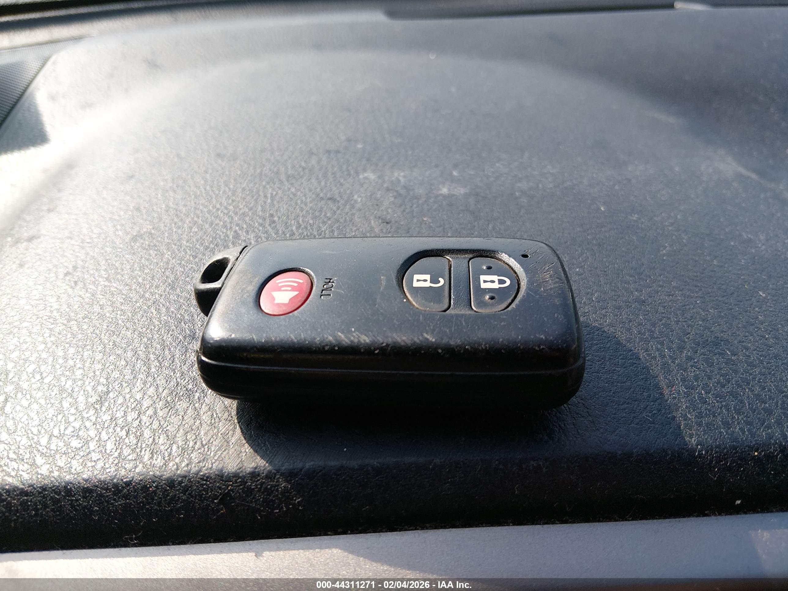 TOYOTA RAV4 image 11