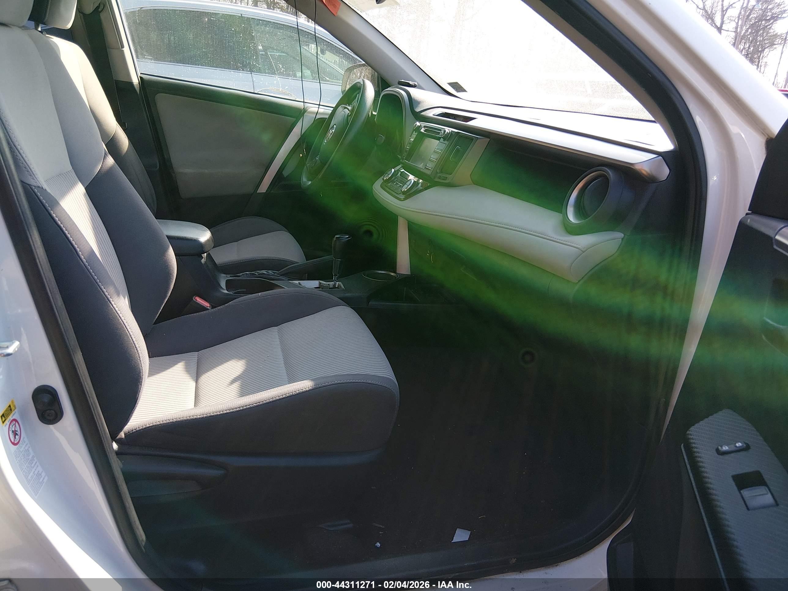 TOYOTA RAV4 image 5