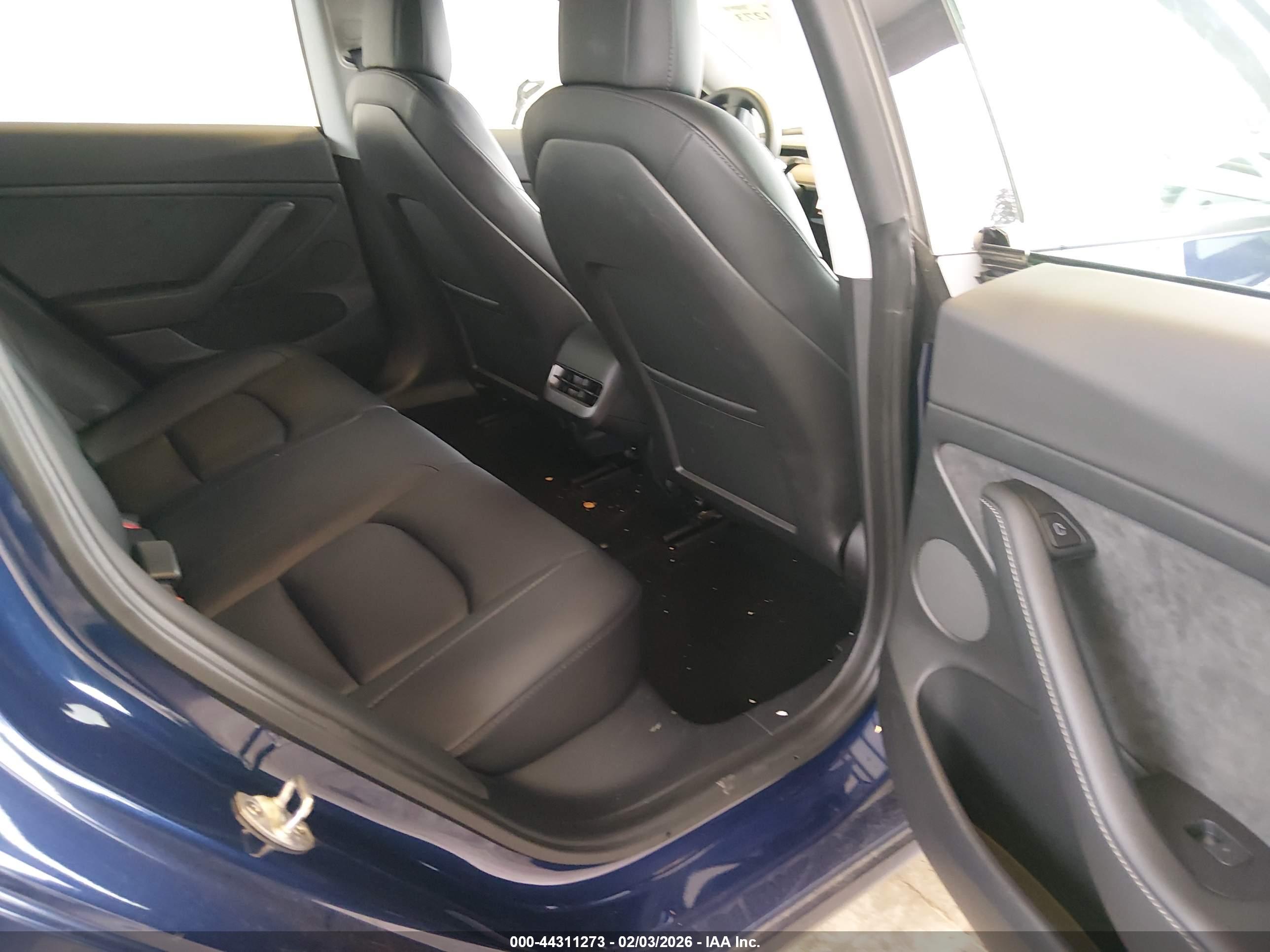 TESLA MODEL image 8