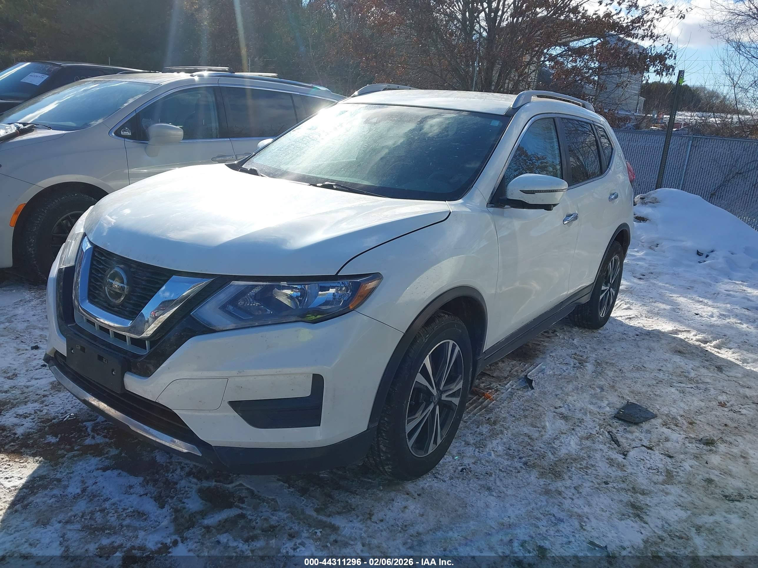 NISSAN ROGUE image 2
