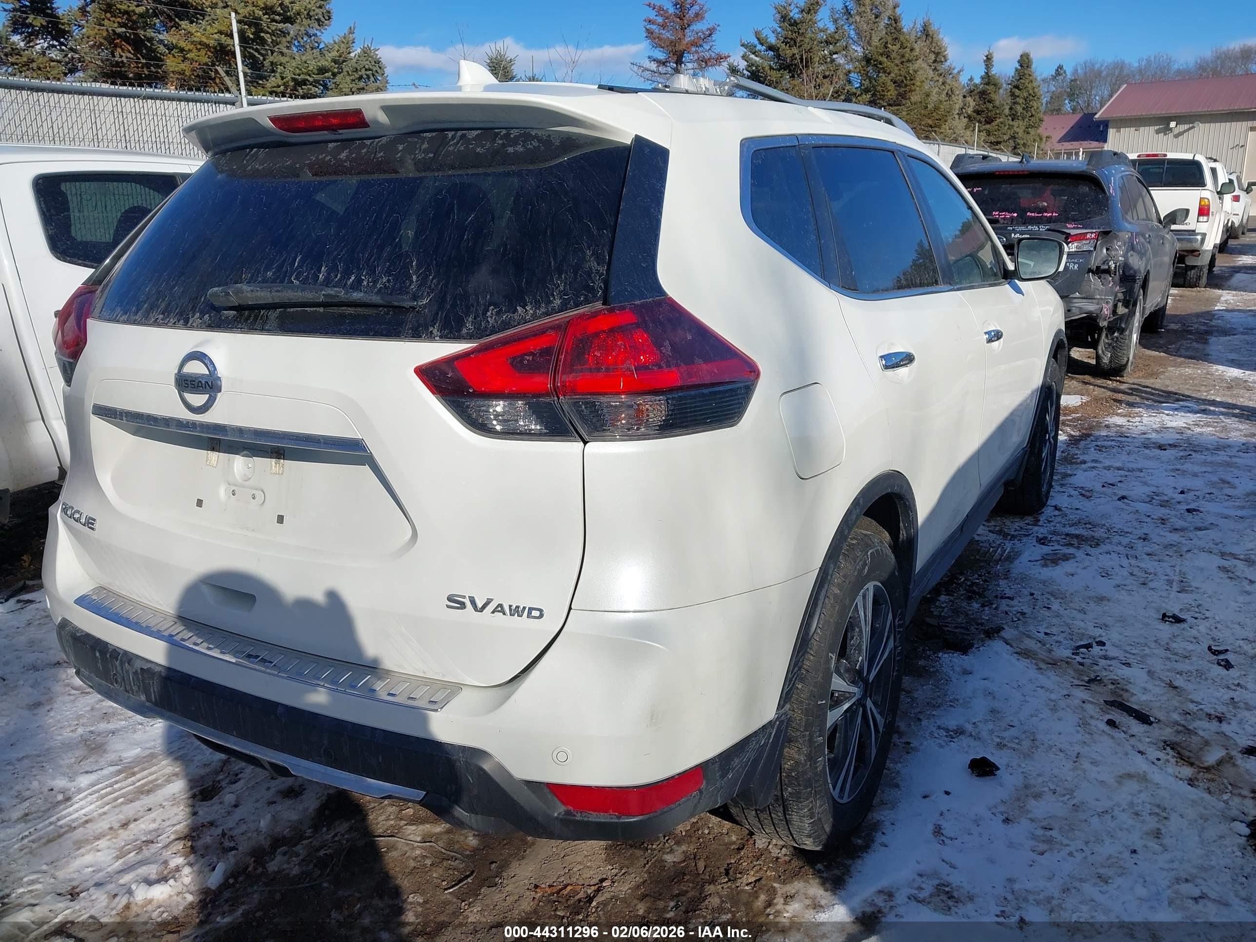 NISSAN ROGUE image 4