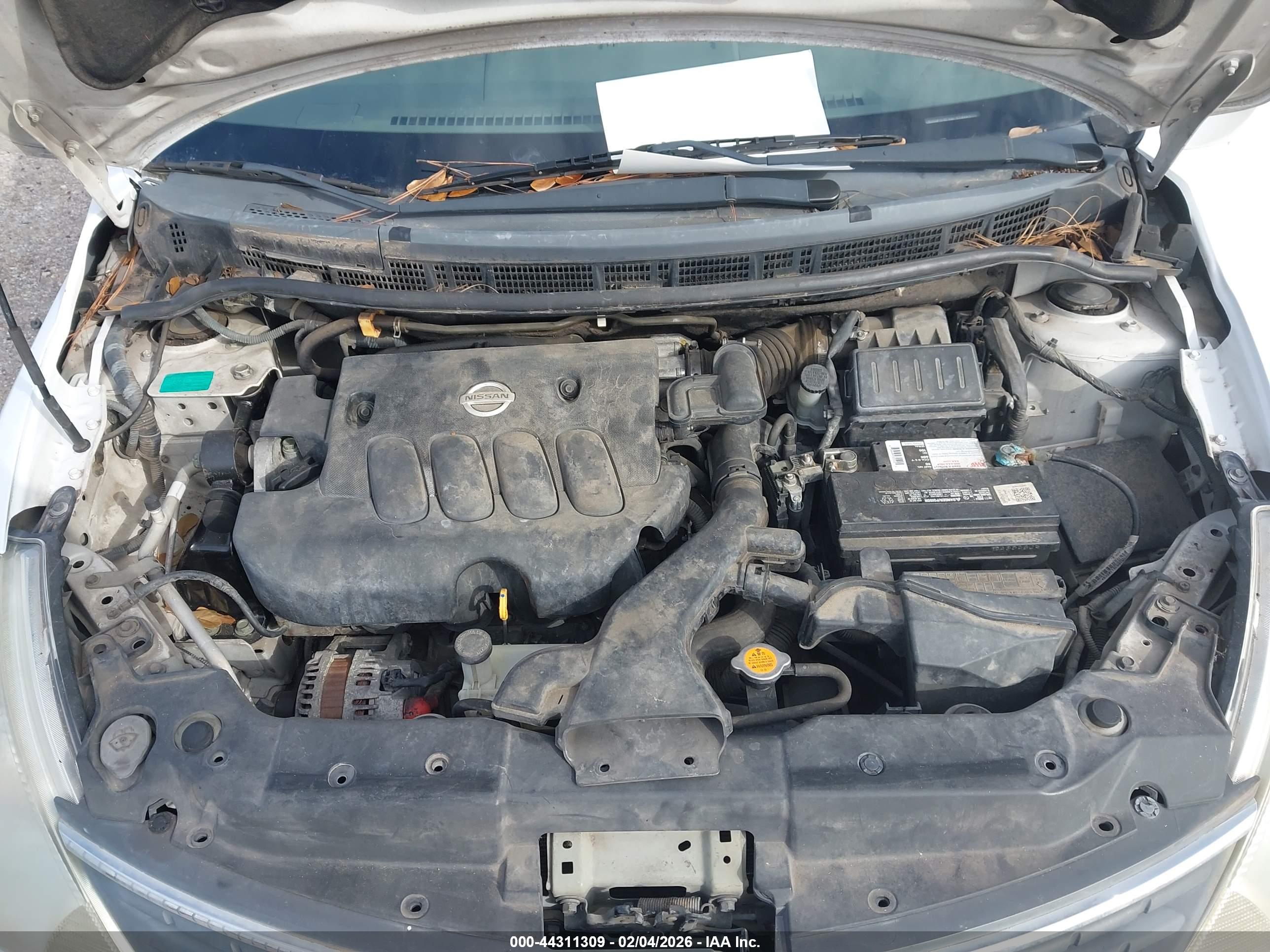 NISSAN VERSA image 10