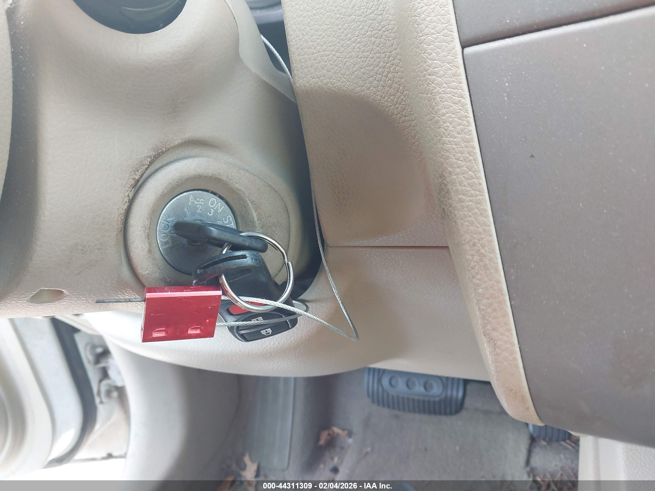 NISSAN VERSA image 11