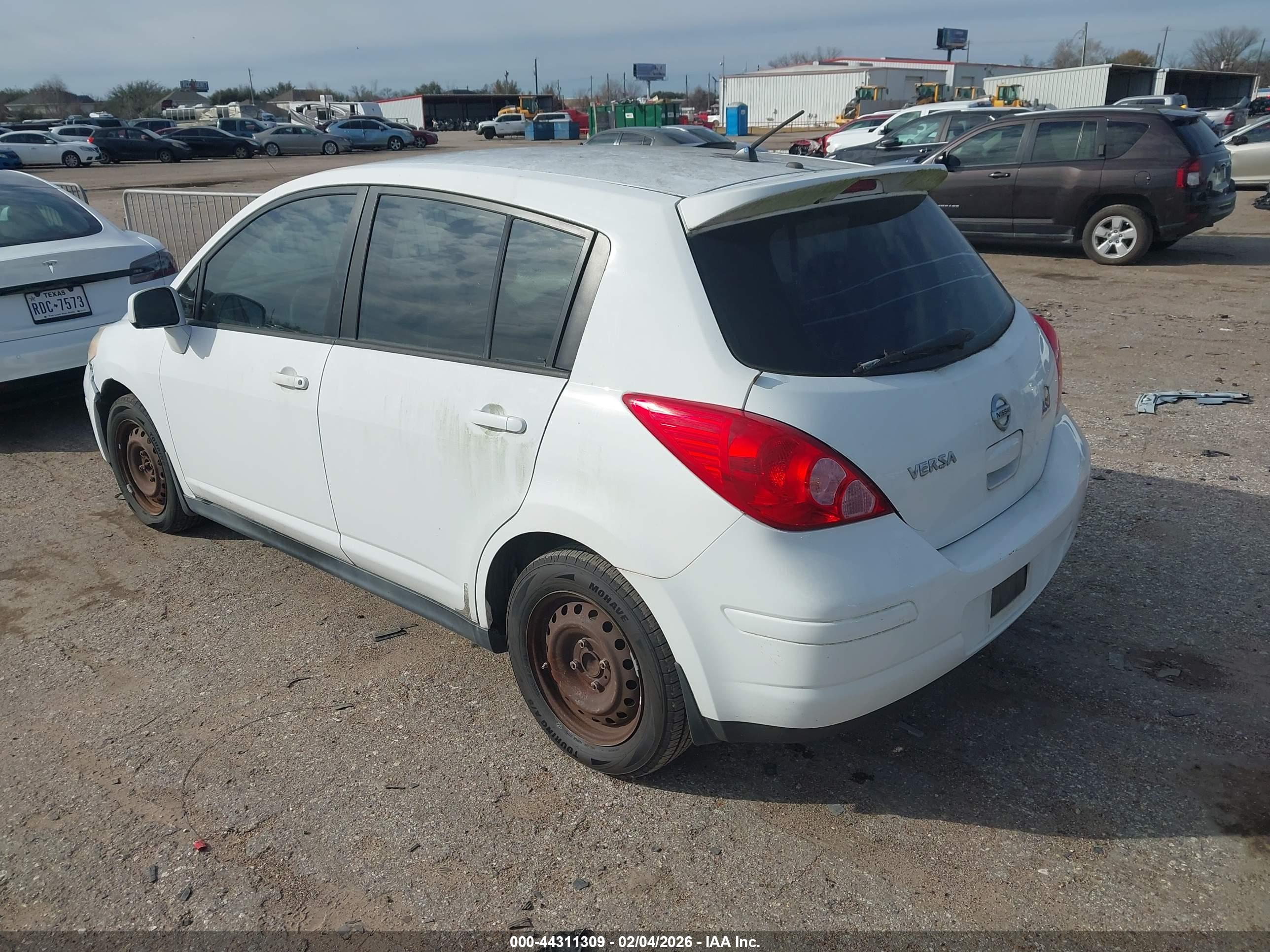 NISSAN VERSA image 3