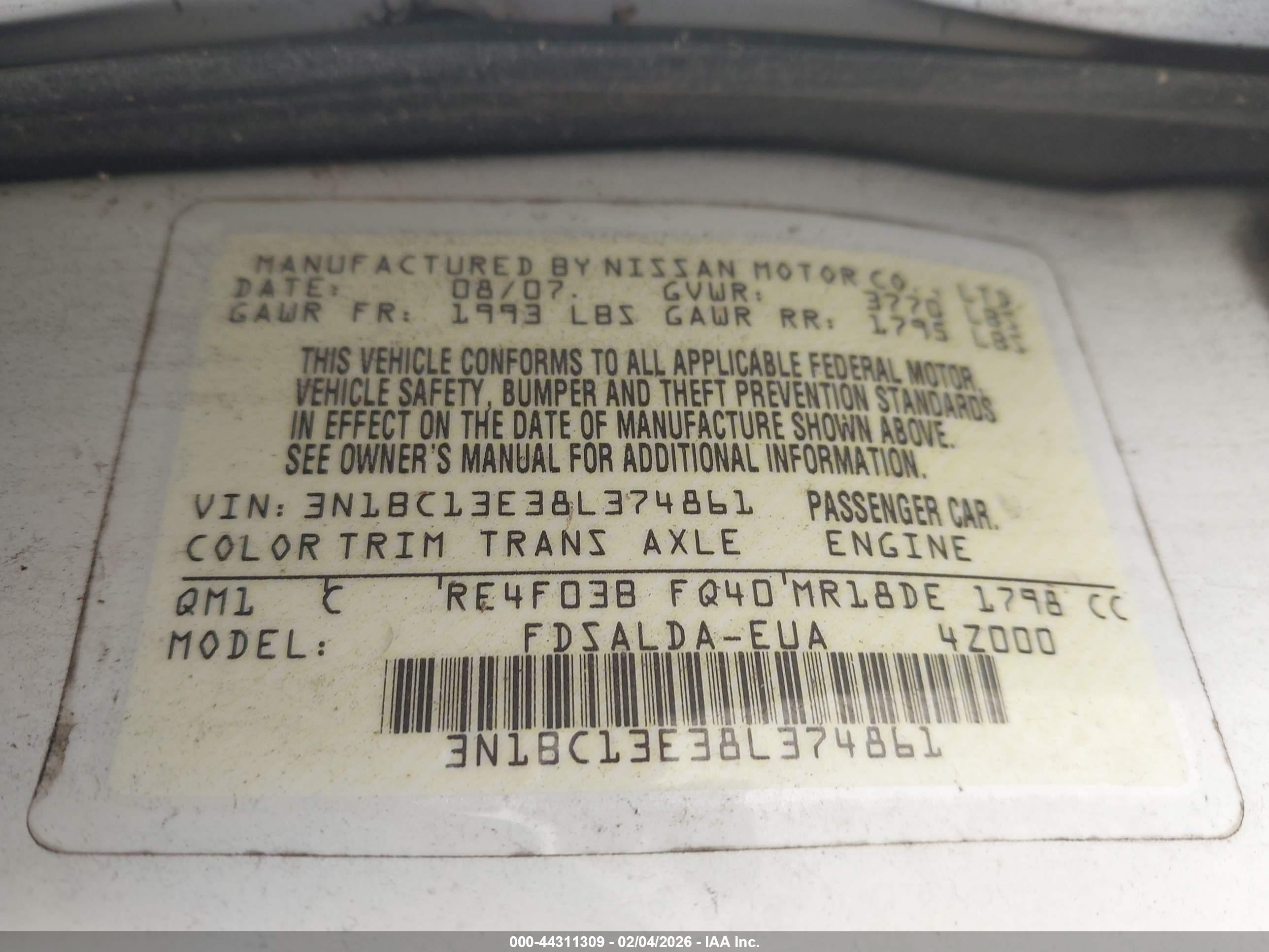 NISSAN VERSA image 9
