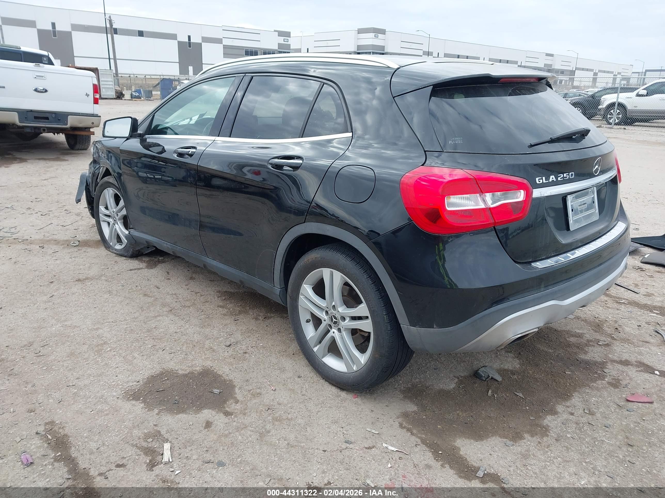 MERCEDES-BENZ GLA image 3