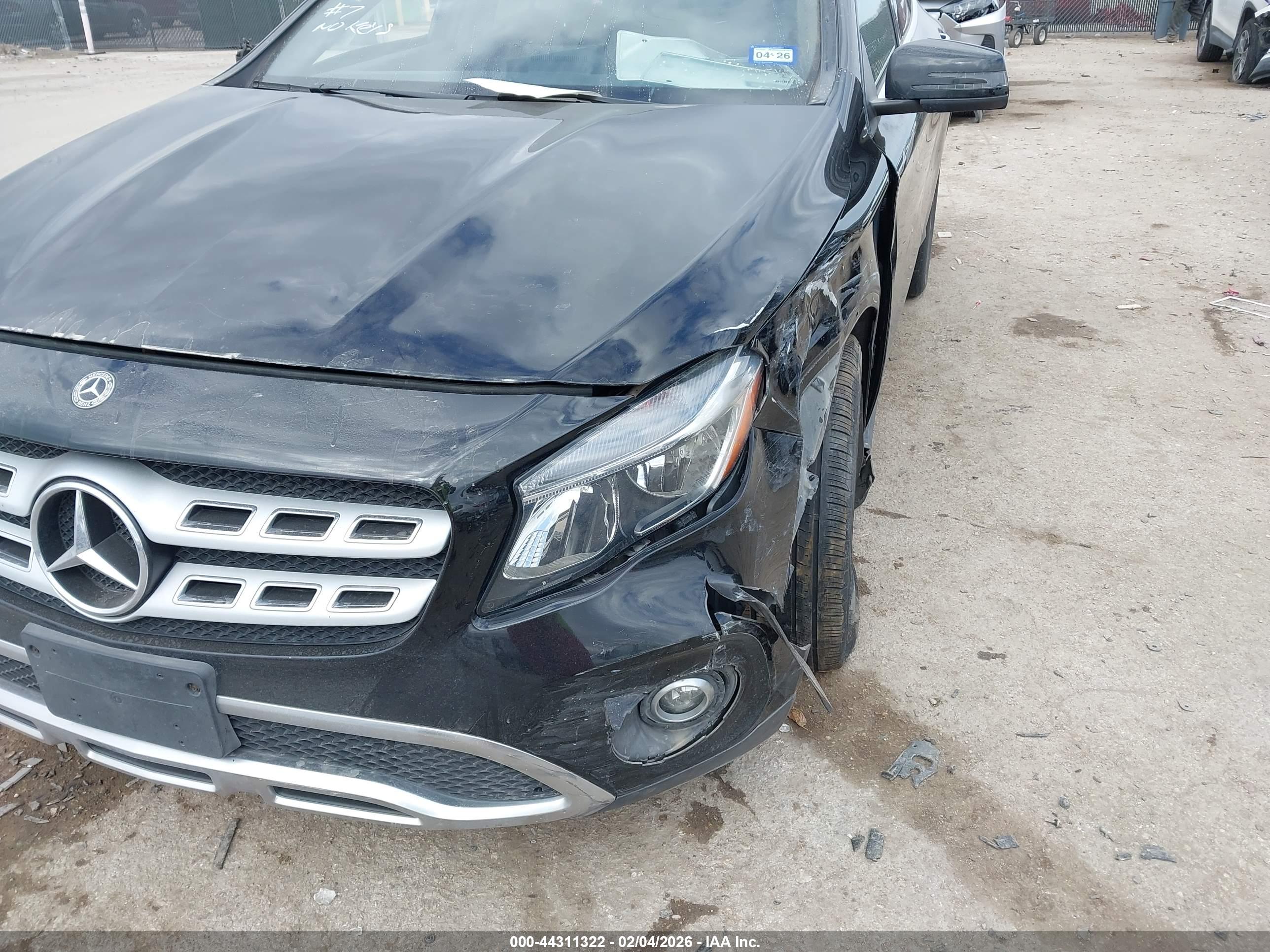 MERCEDES-BENZ GLA image 6