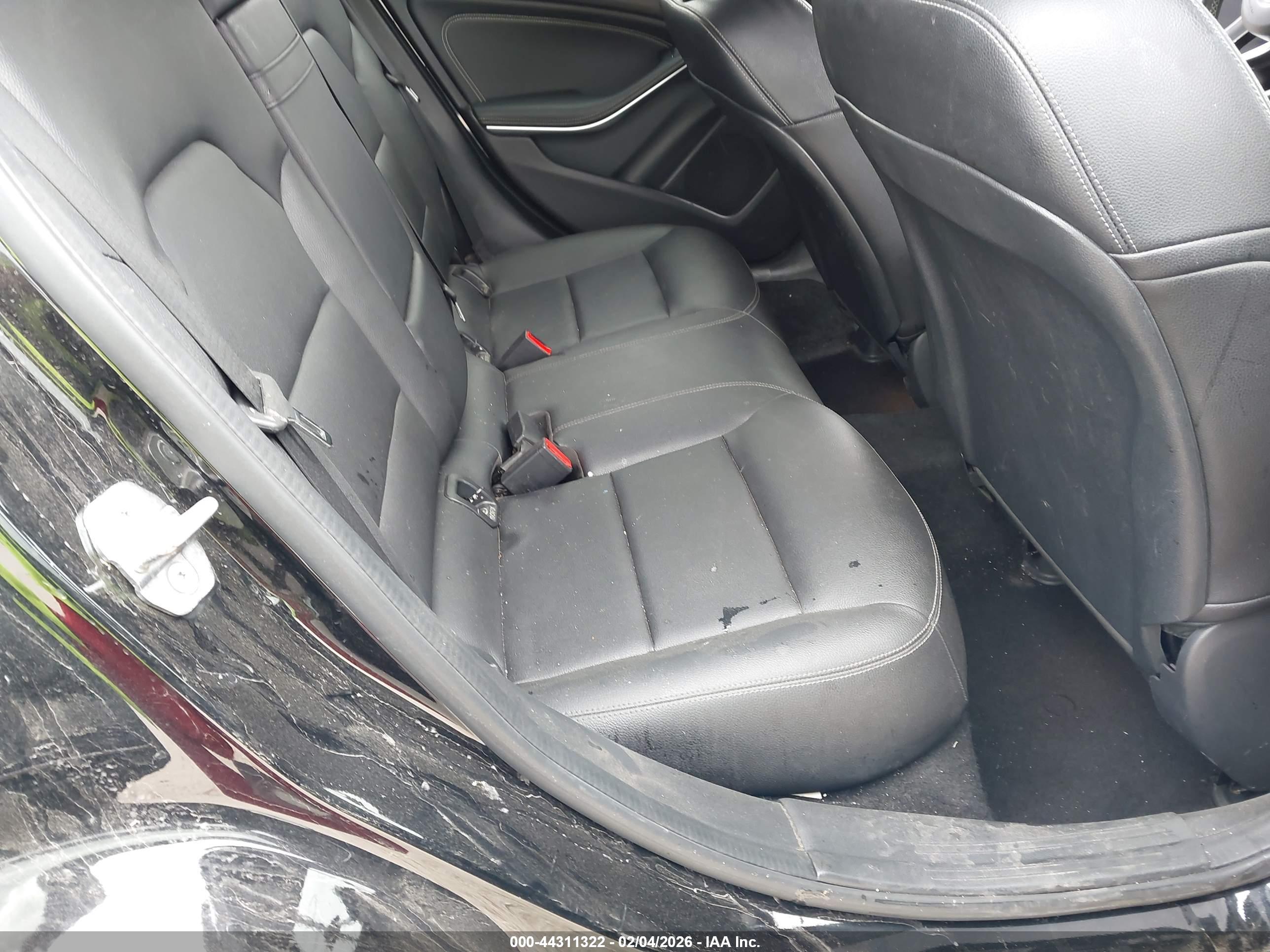 MERCEDES-BENZ GLA image 8
