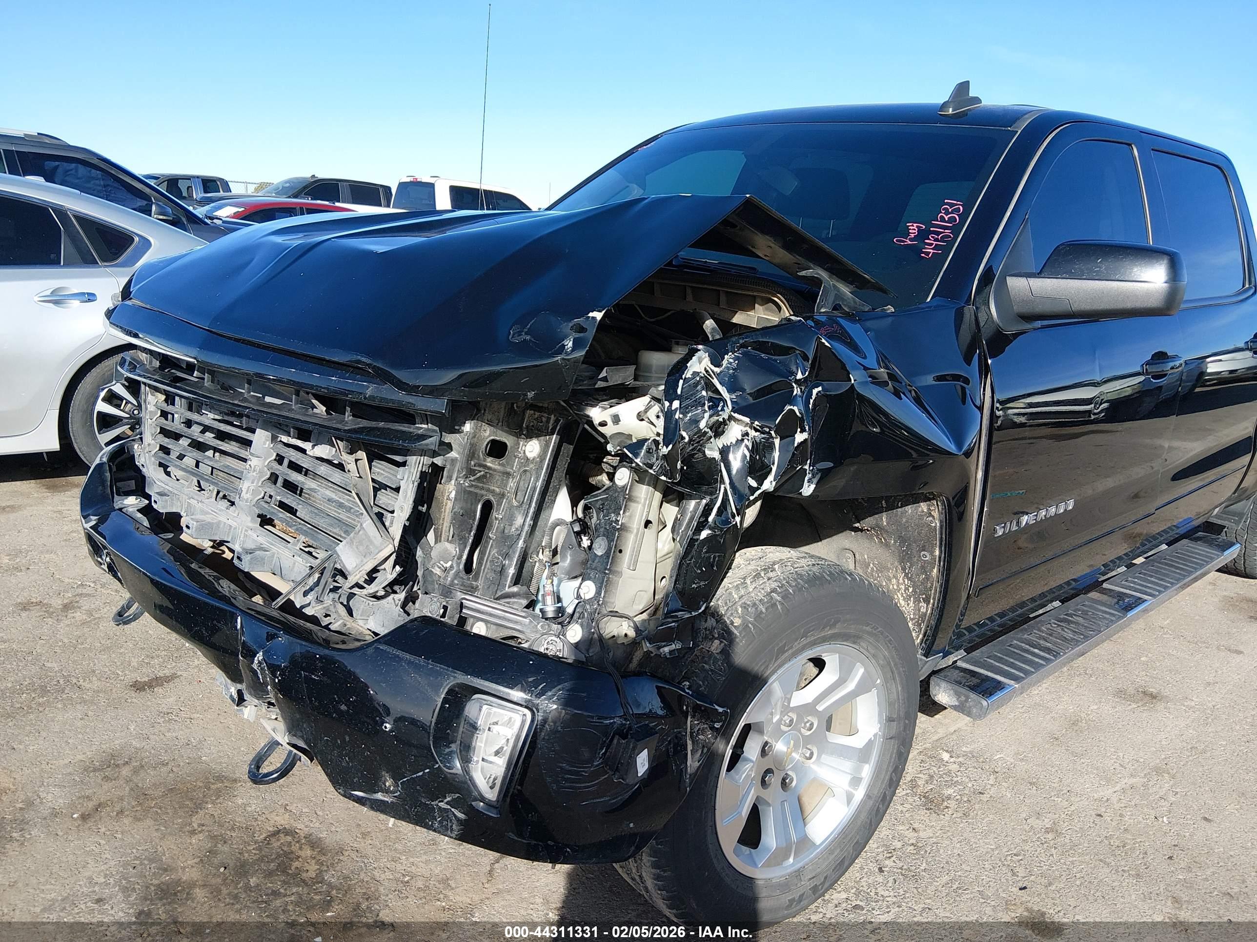 CHEVROLET SILVERADO image 6
