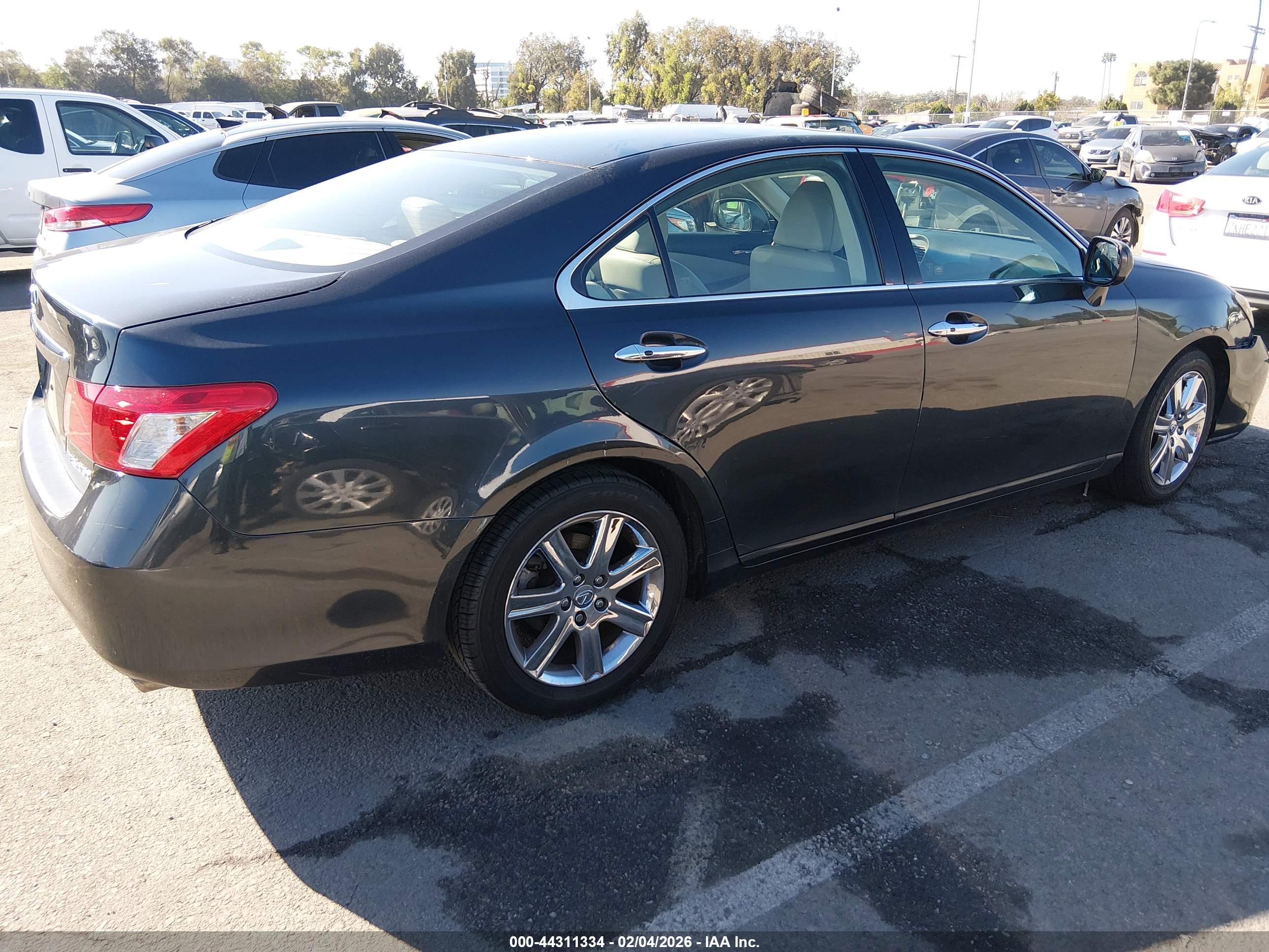 LEXUS ES image 4