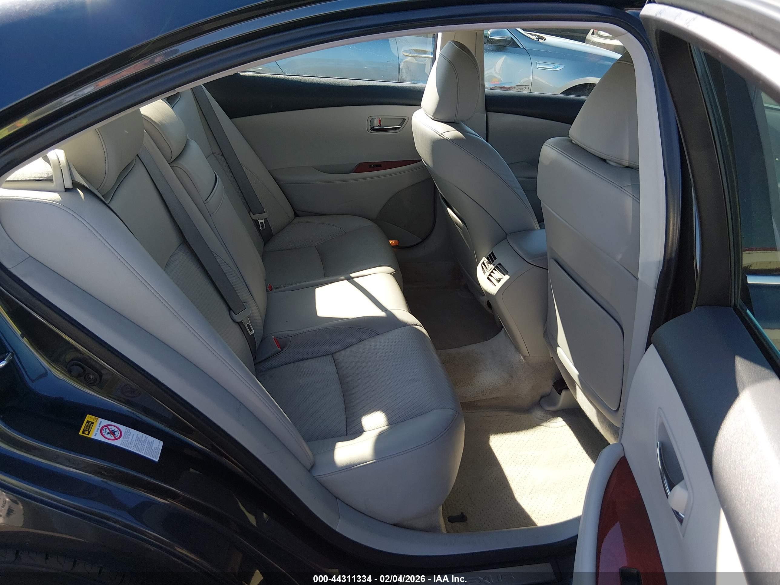 LEXUS ES image 8