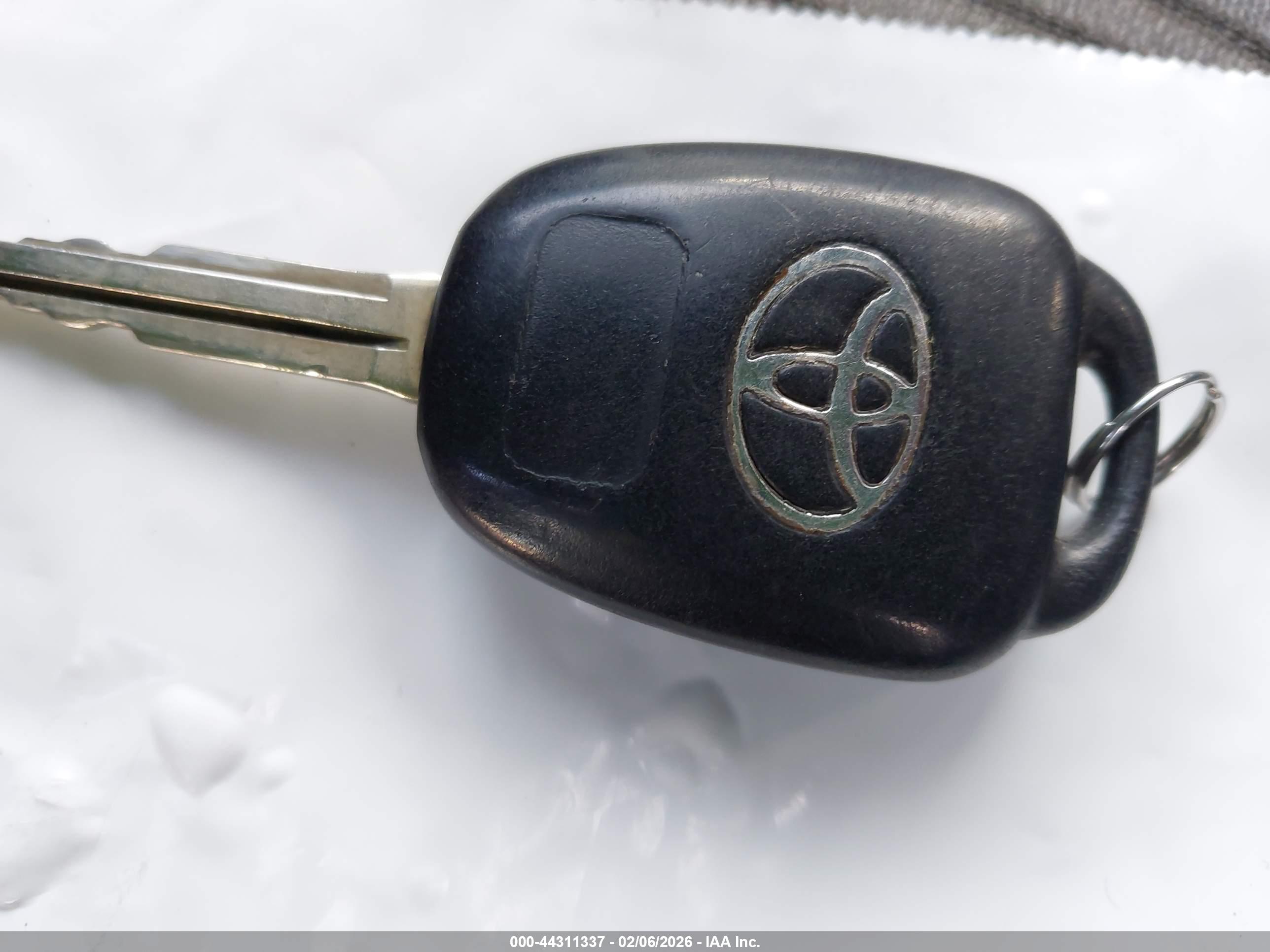 TOYOTA RAV4 image 11