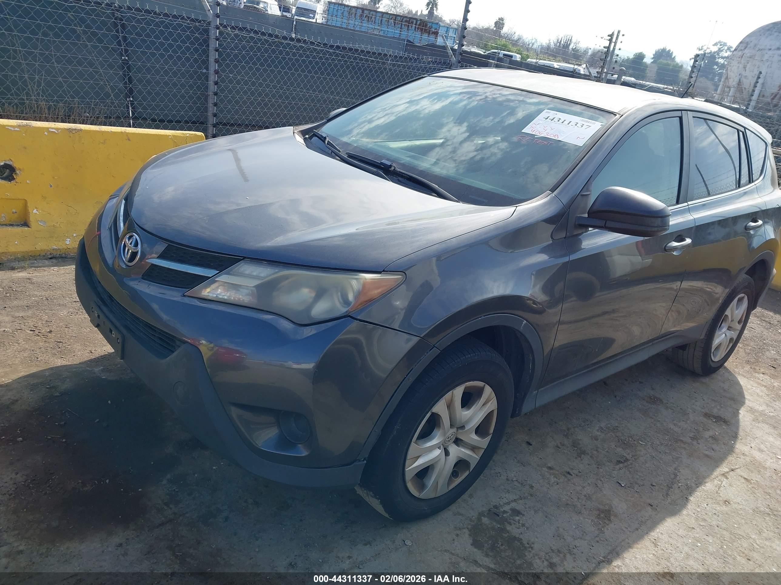TOYOTA RAV4 image 2