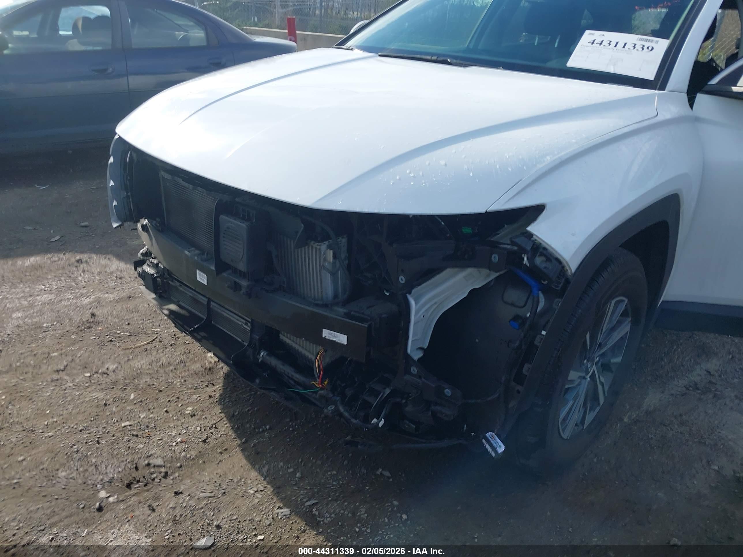 HYUNDAI TUCSON image 6