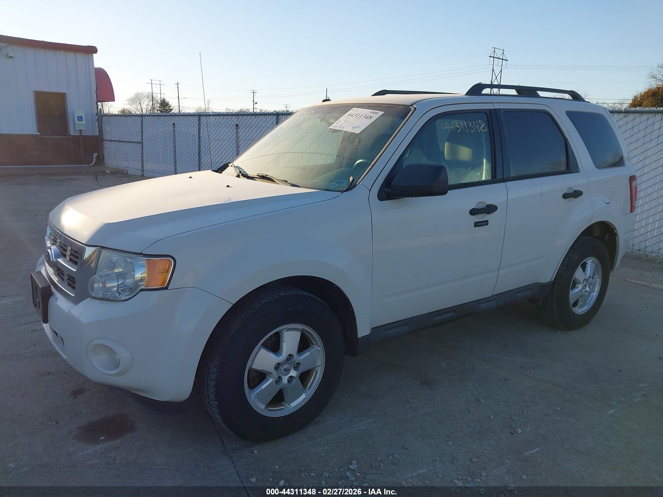 FORD ESCAPE image 2
