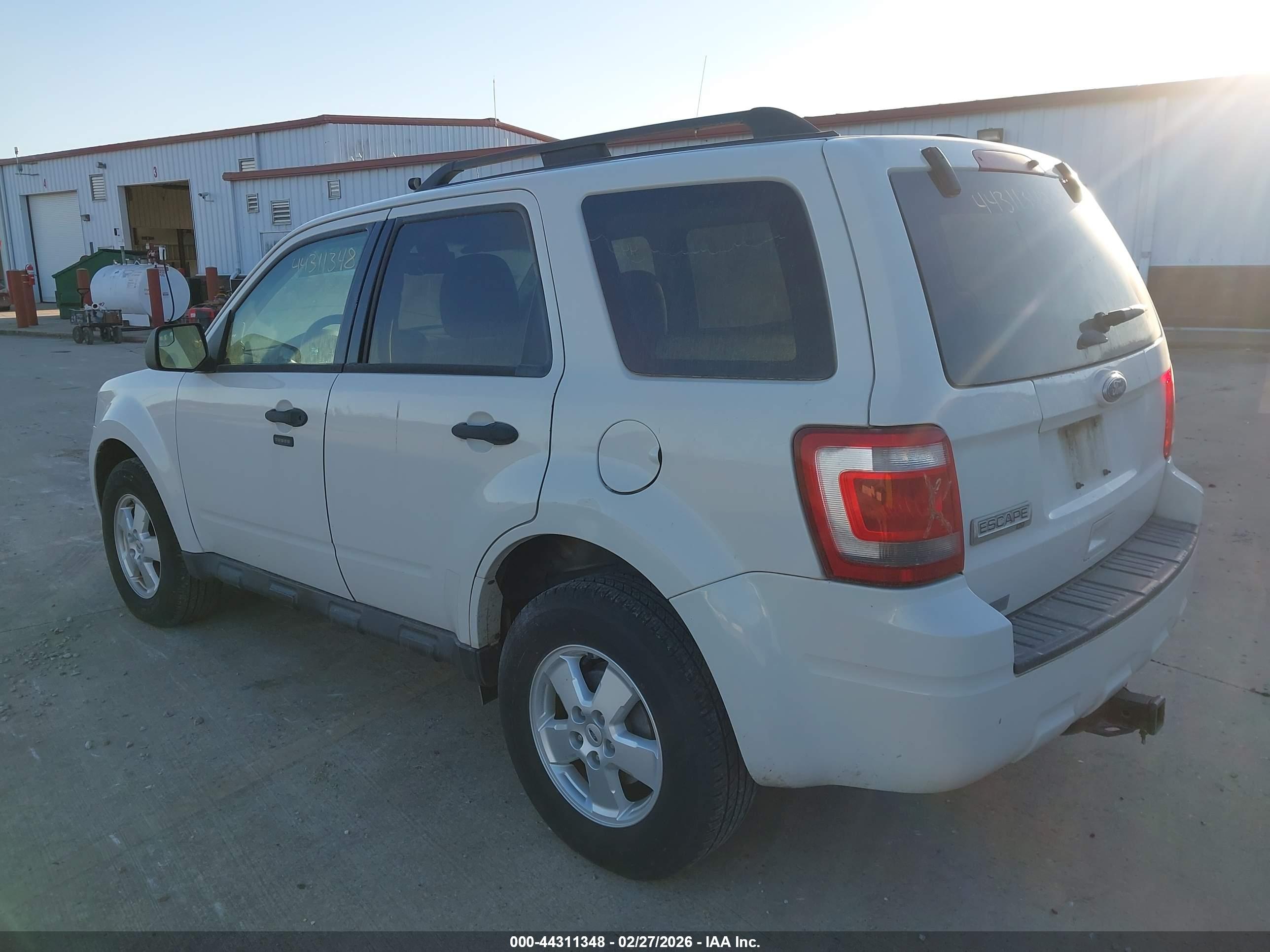 FORD ESCAPE image 3