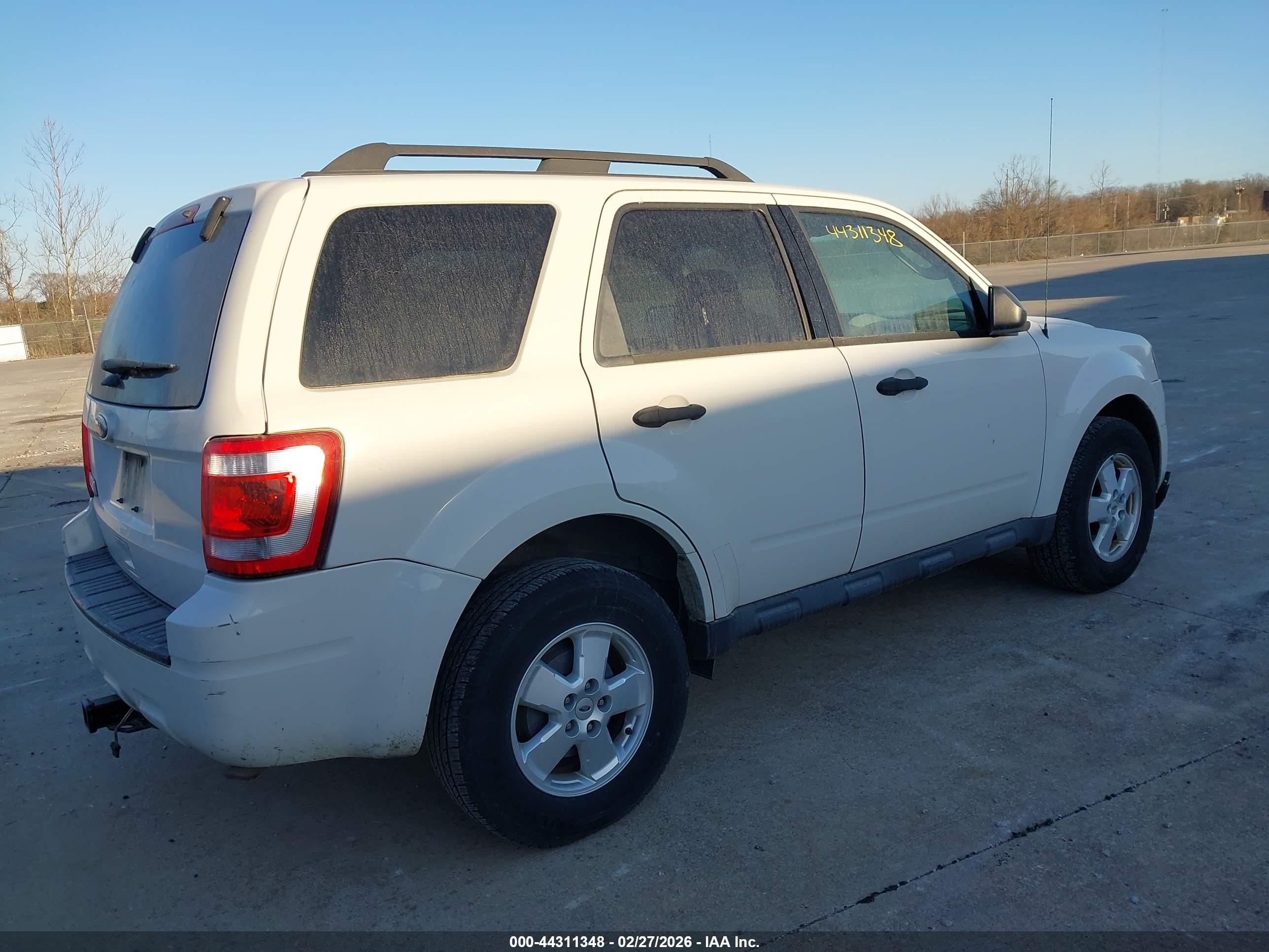 FORD ESCAPE image 4