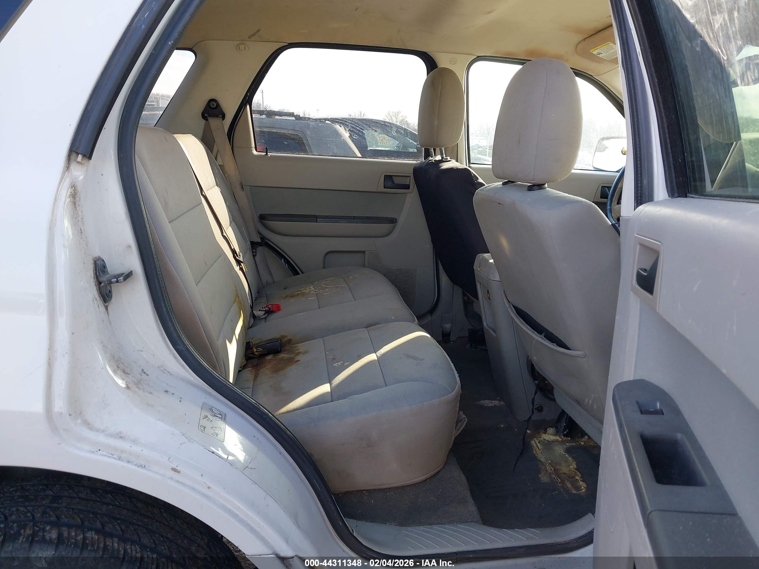 FORD ESCAPE image 8