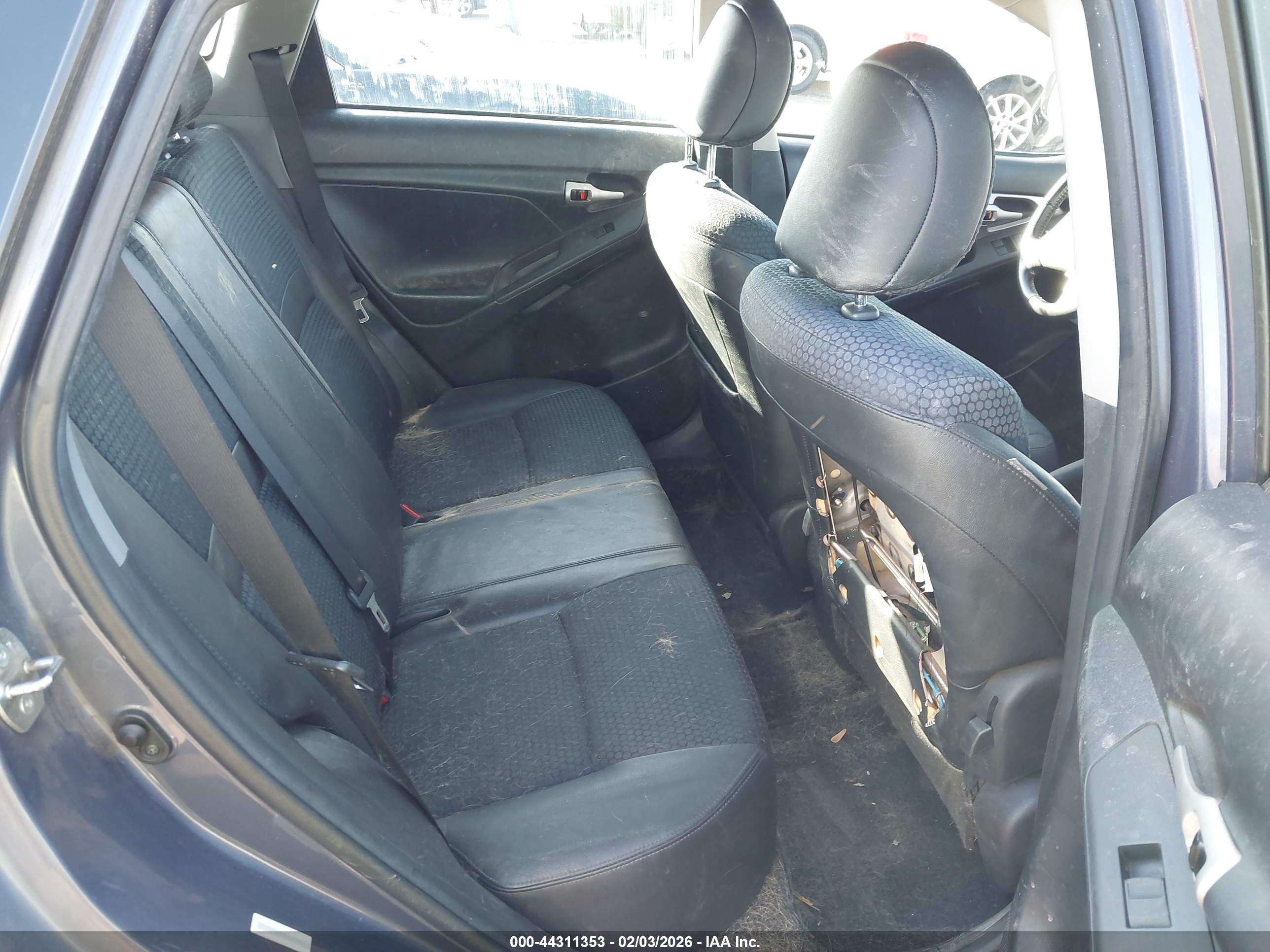 PONTIAC VIBE image 8