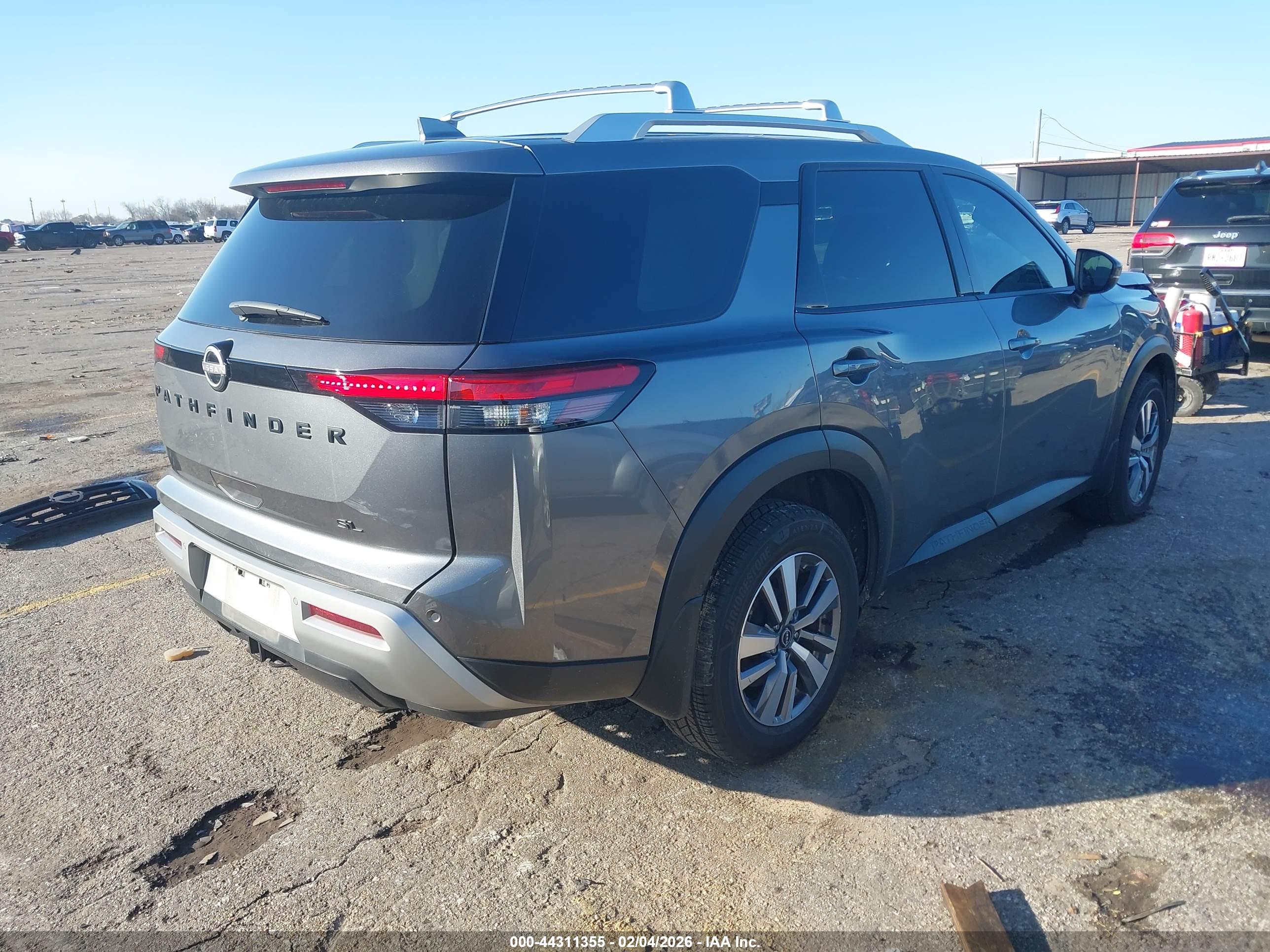 NISSAN PATHFINDER image 4