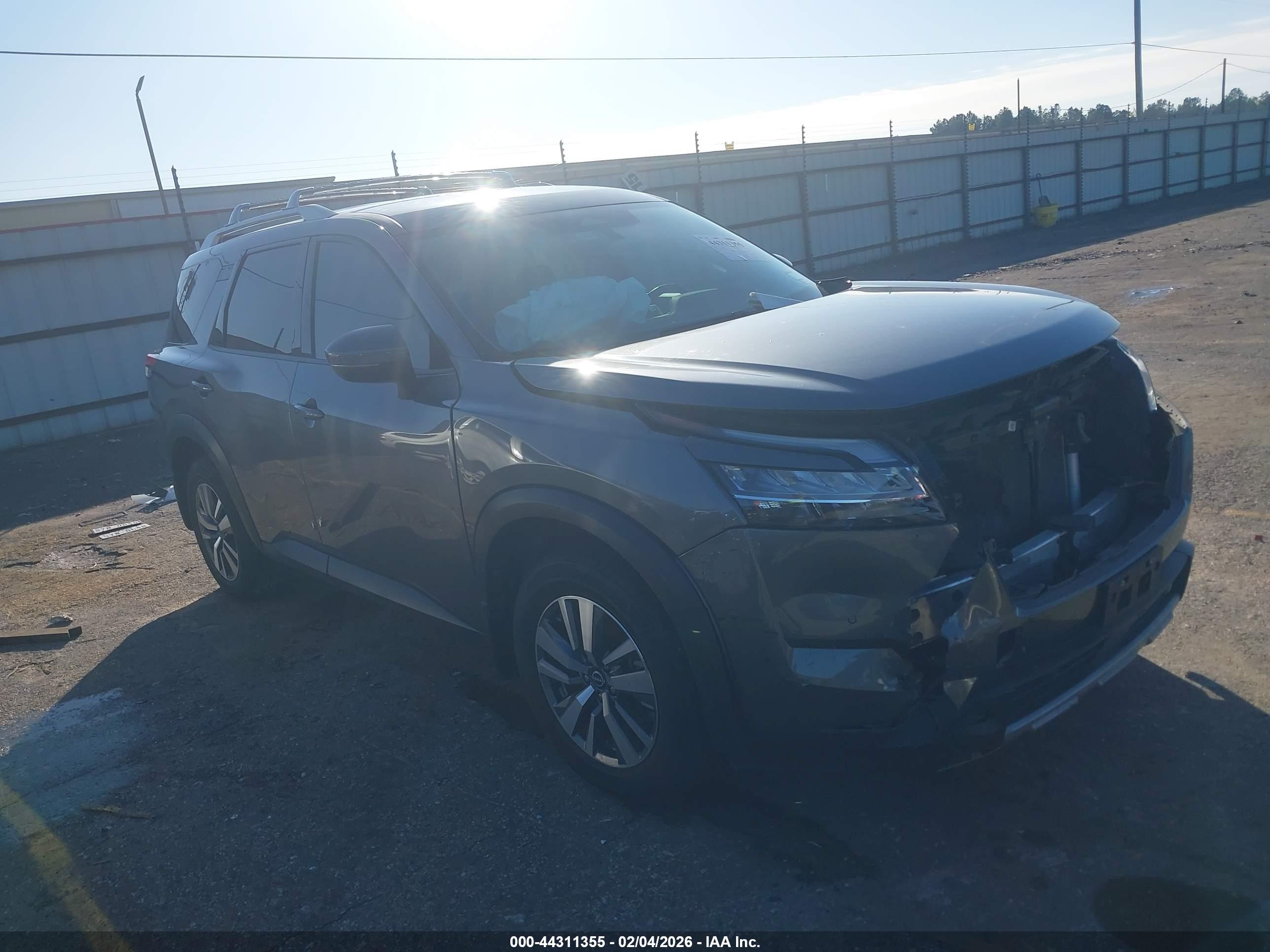NISSAN PATHFINDER image 6