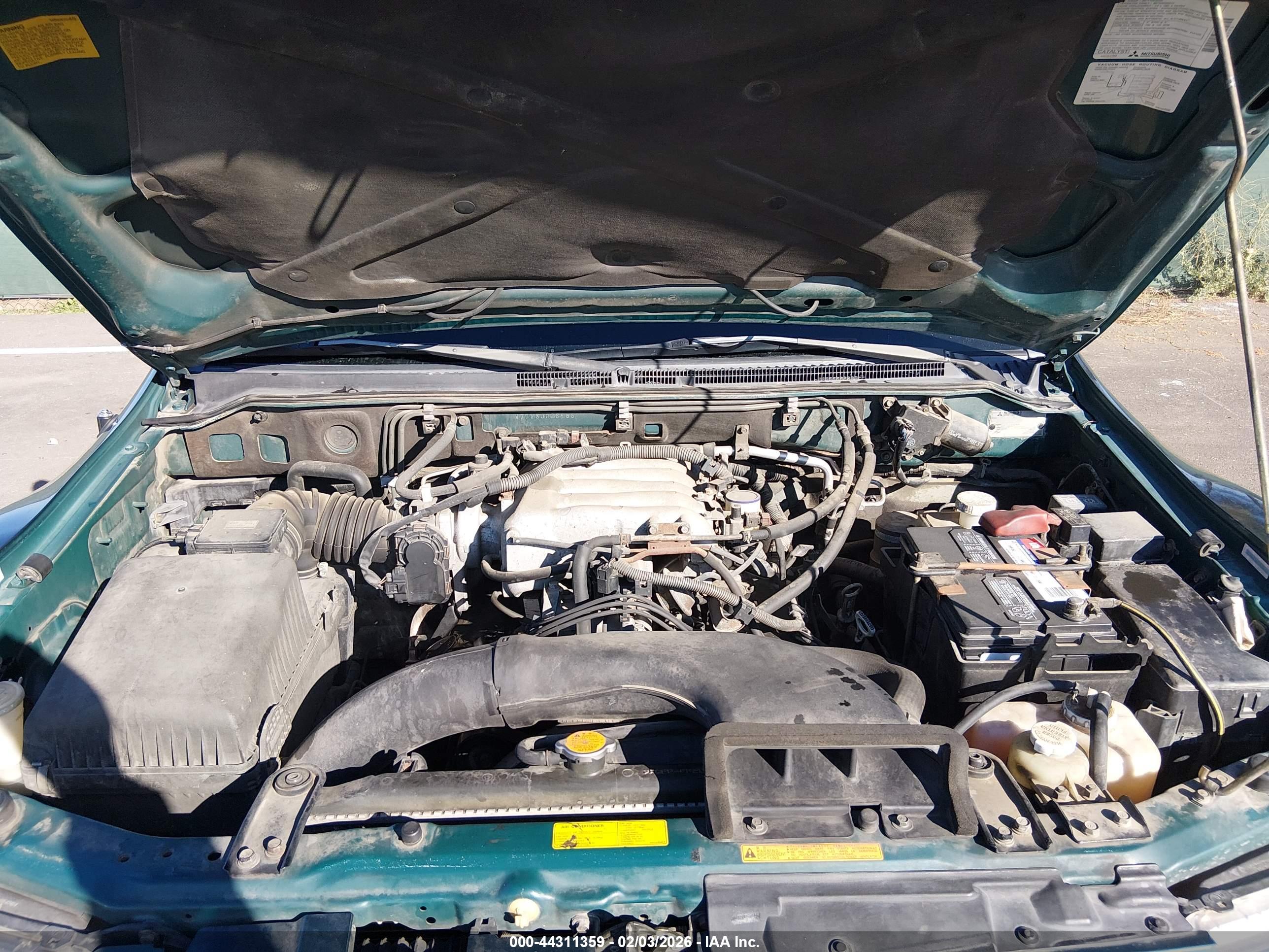 MITSUBISHI MONTERO image 10