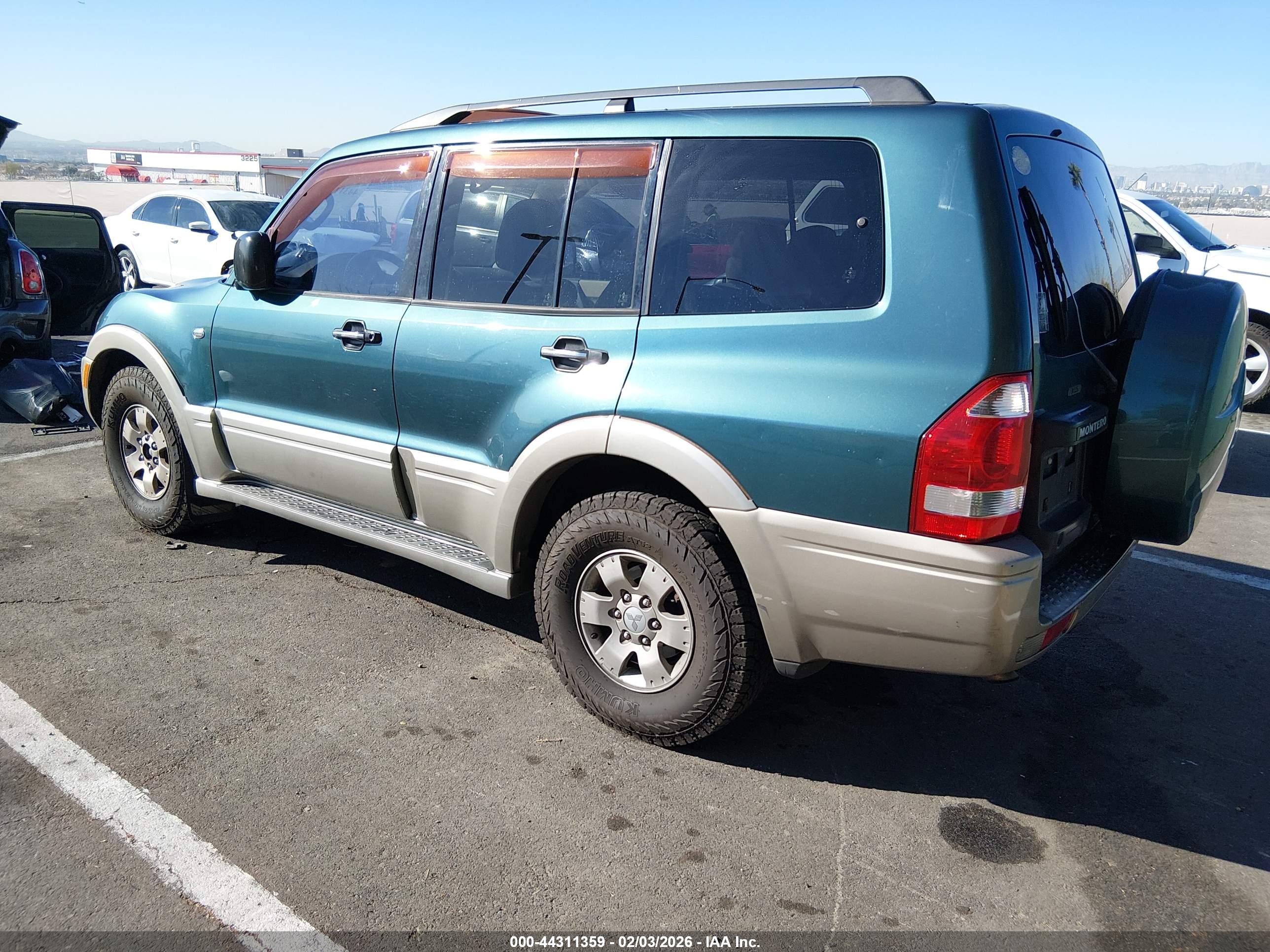 MITSUBISHI MONTERO image 3