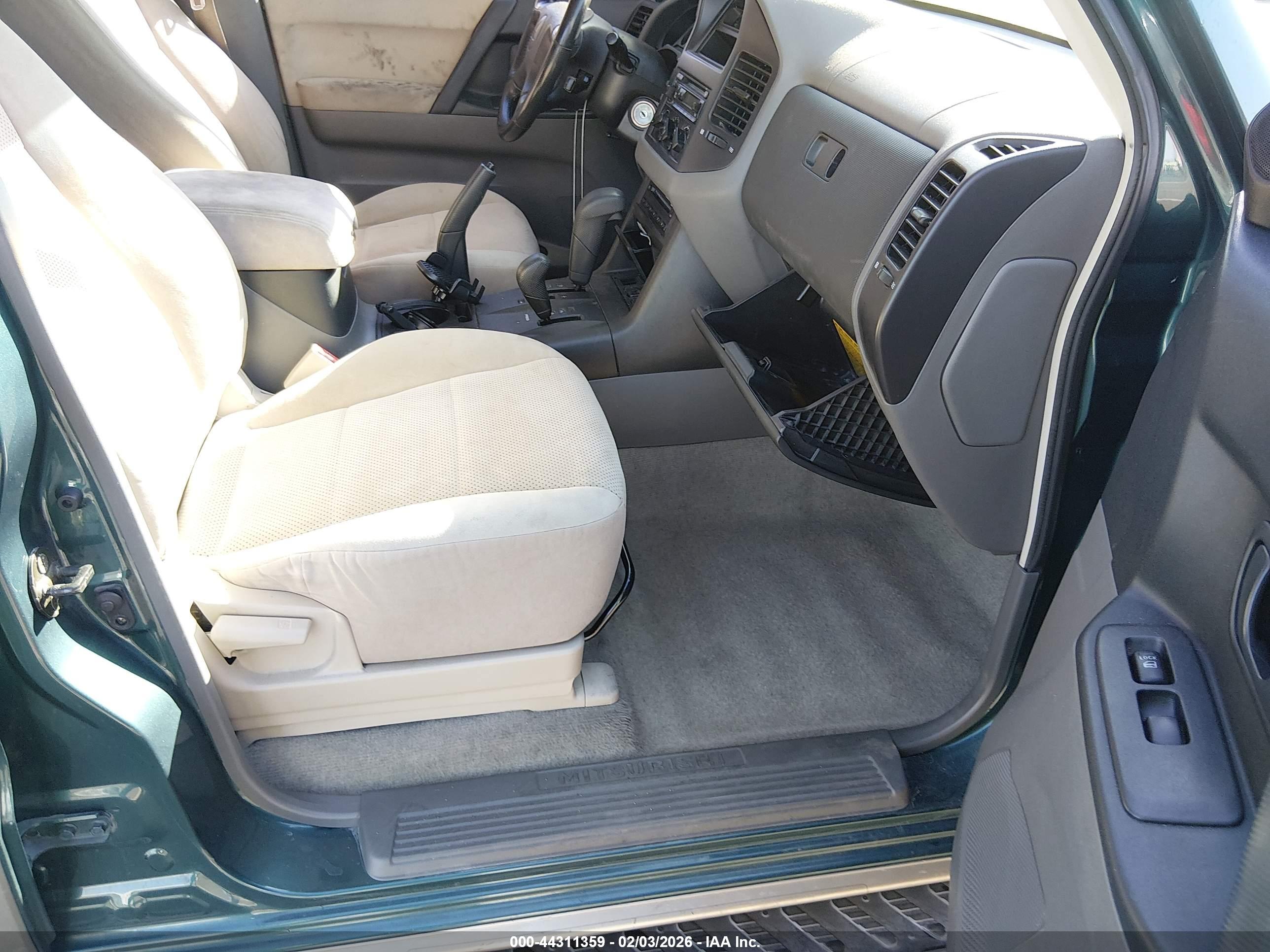 MITSUBISHI MONTERO image 5