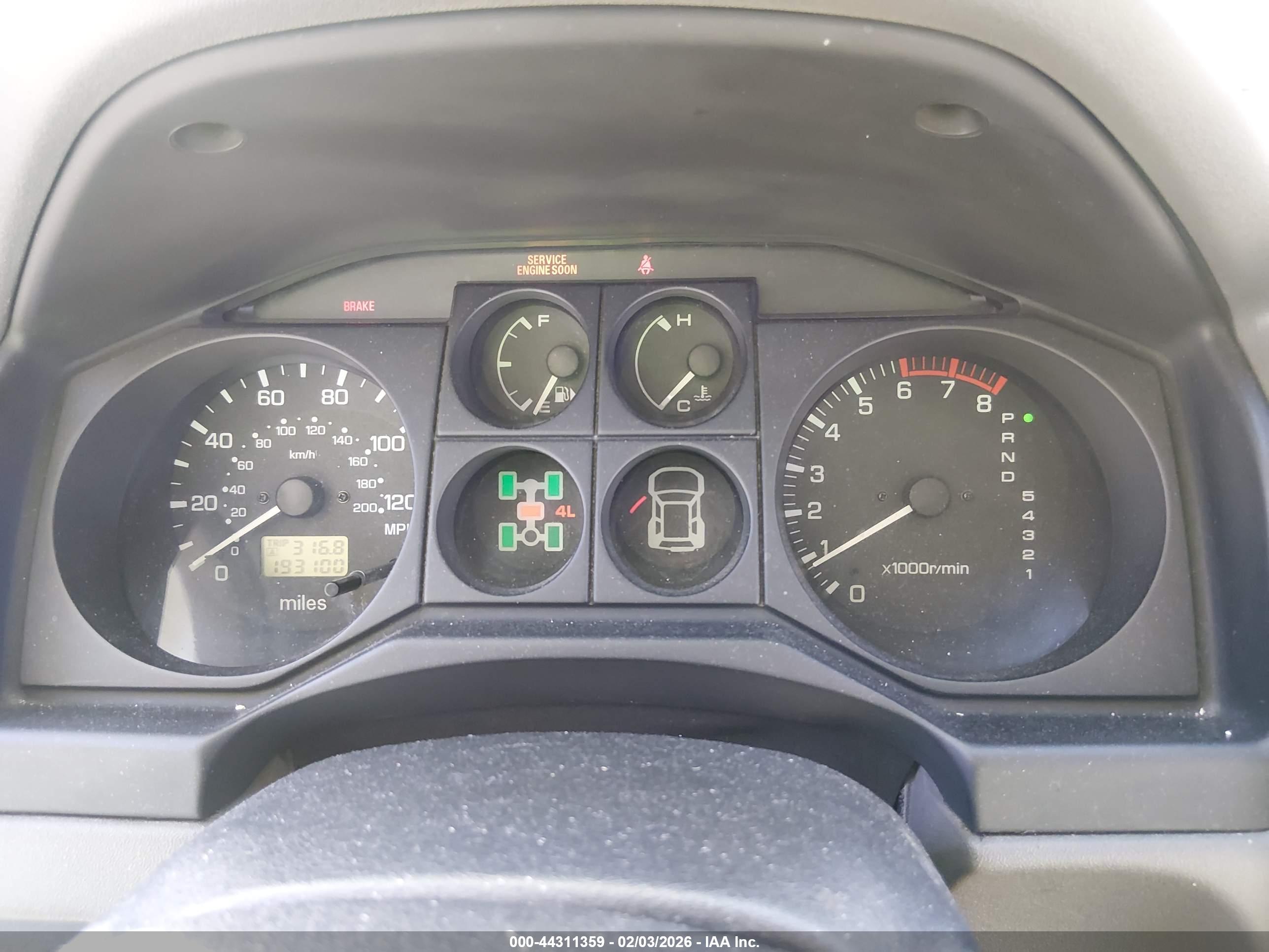 MITSUBISHI MONTERO image 7