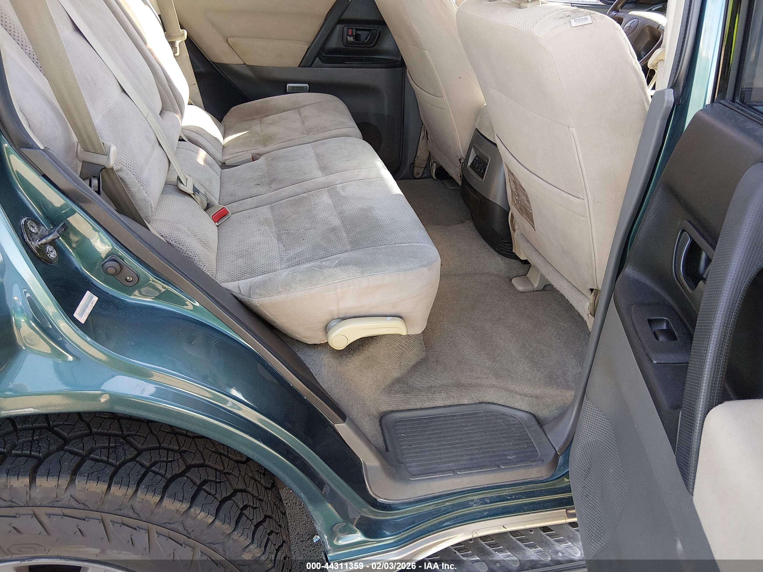 MITSUBISHI MONTERO image 8