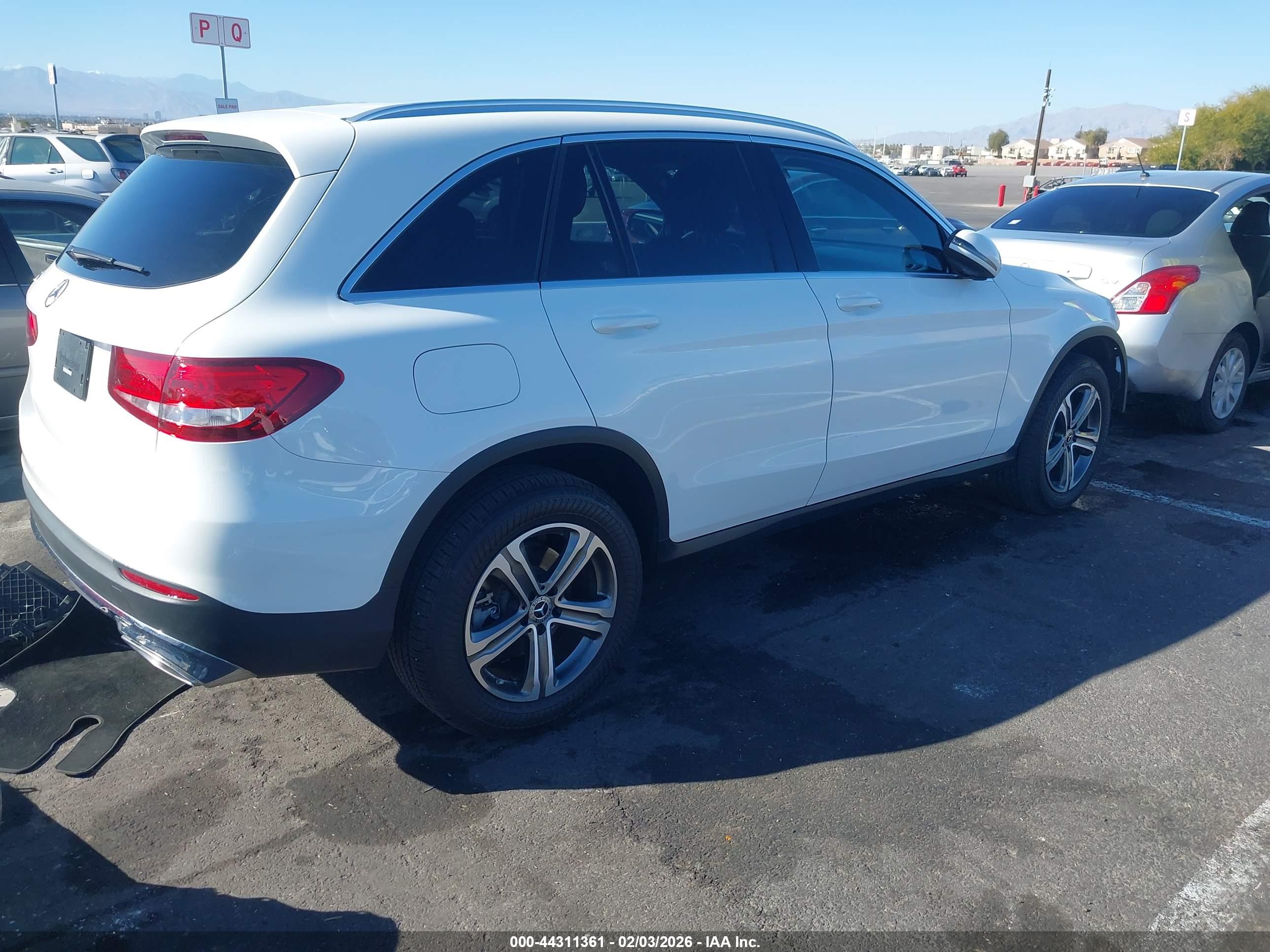 MERCEDES-BENZ GLC image 4