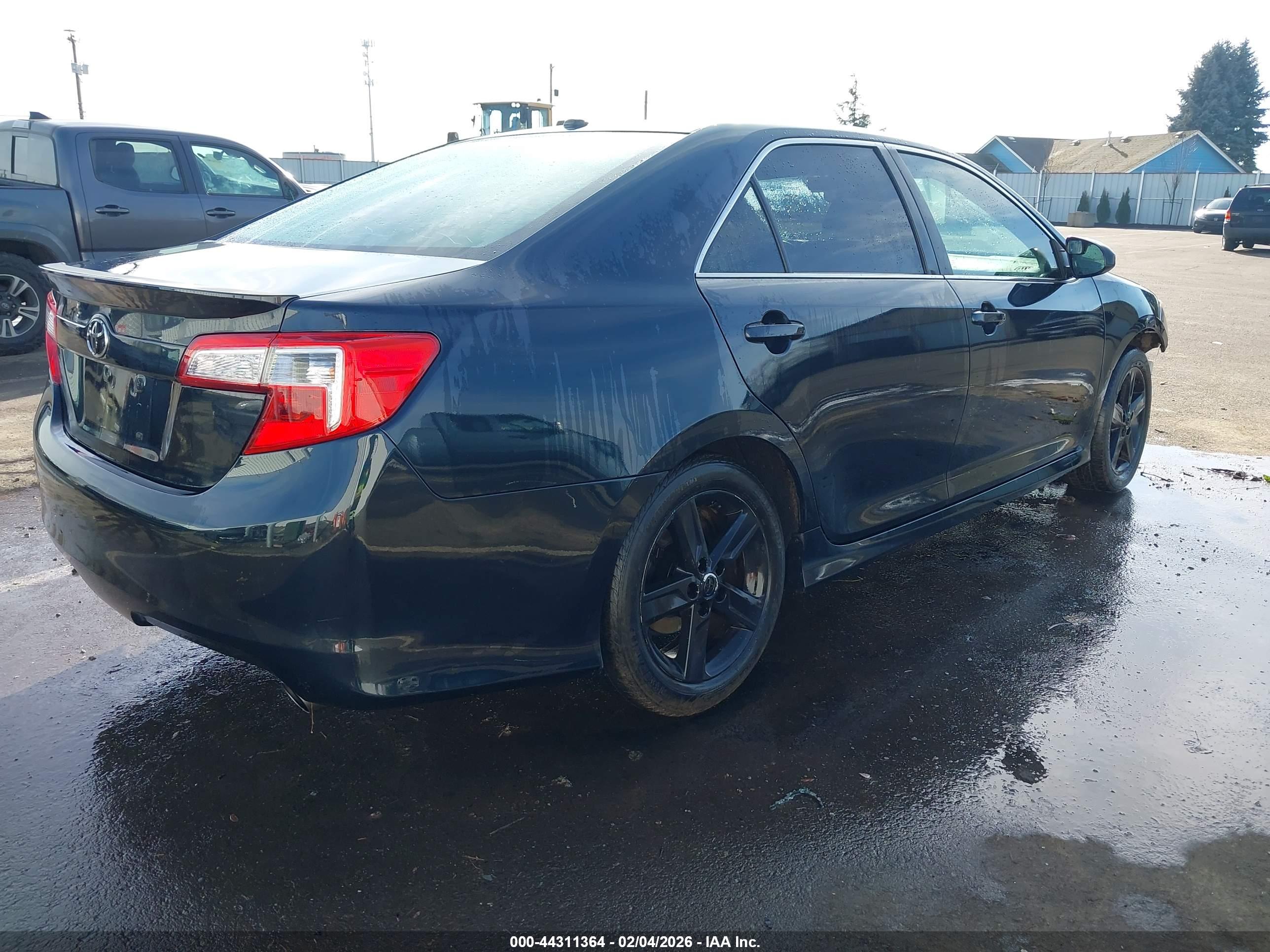 TOYOTA CAMRY image 4
