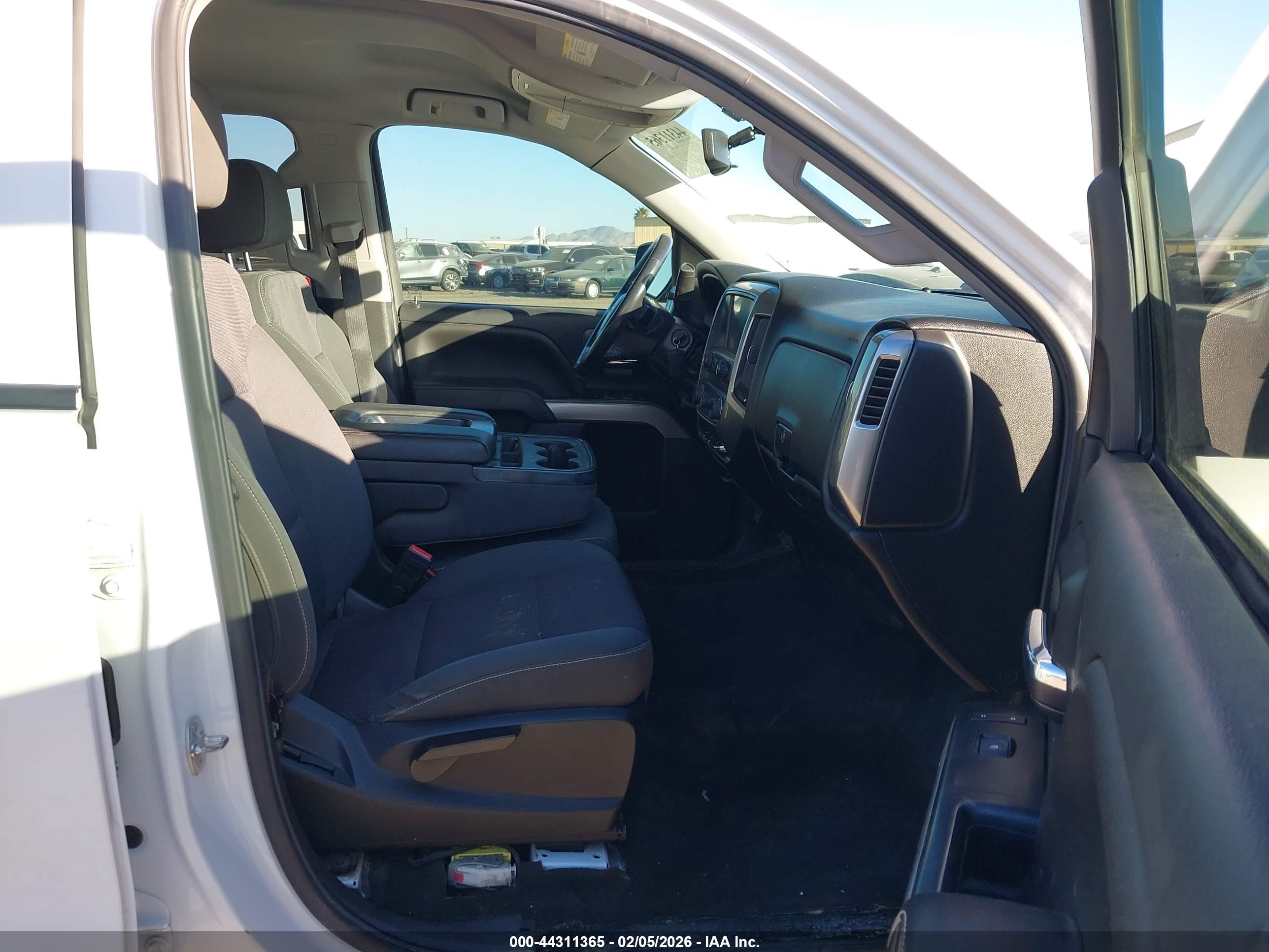 CHEVROLET SILVERADO image 5