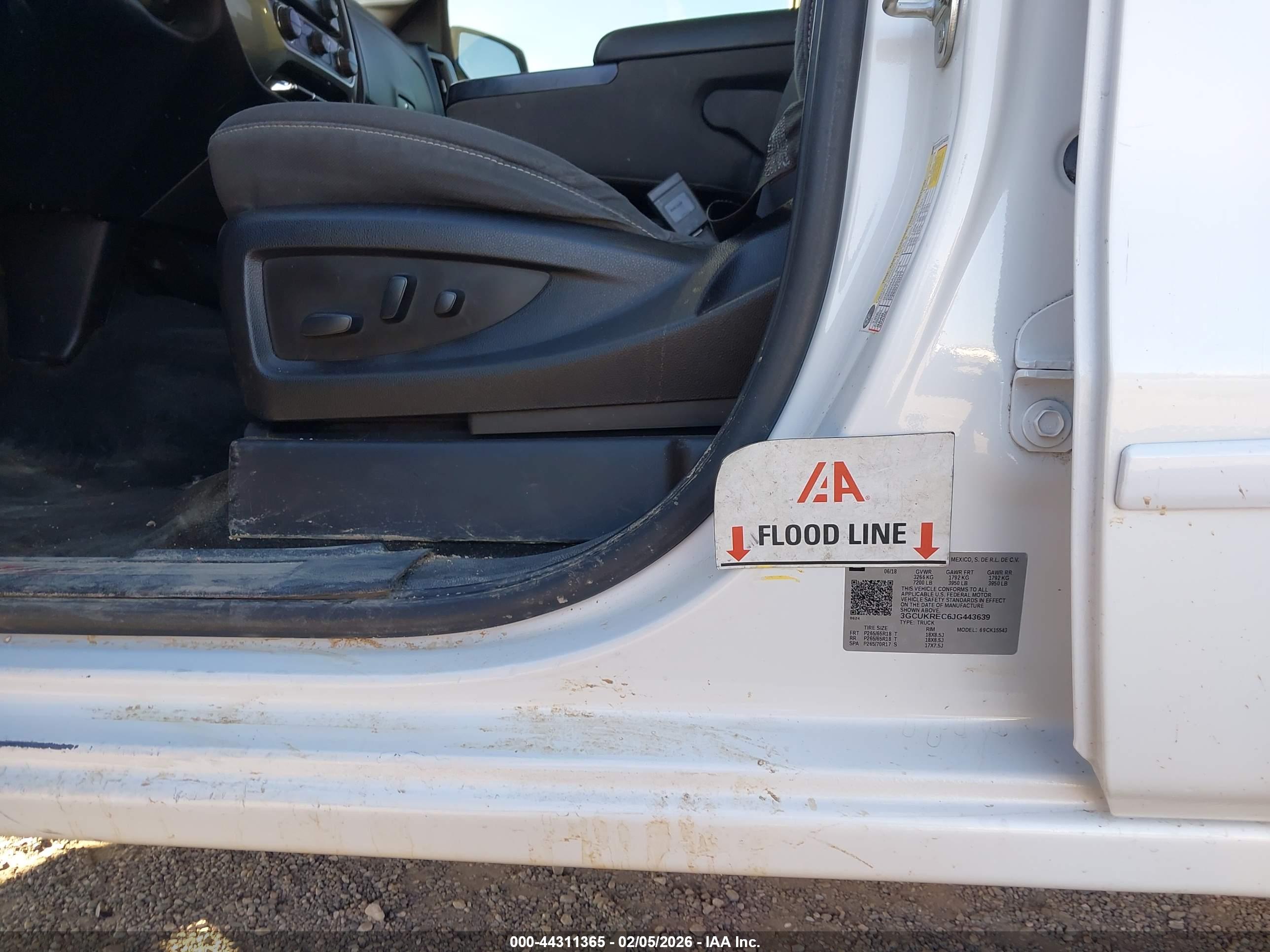 CHEVROLET SILVERADO image 6