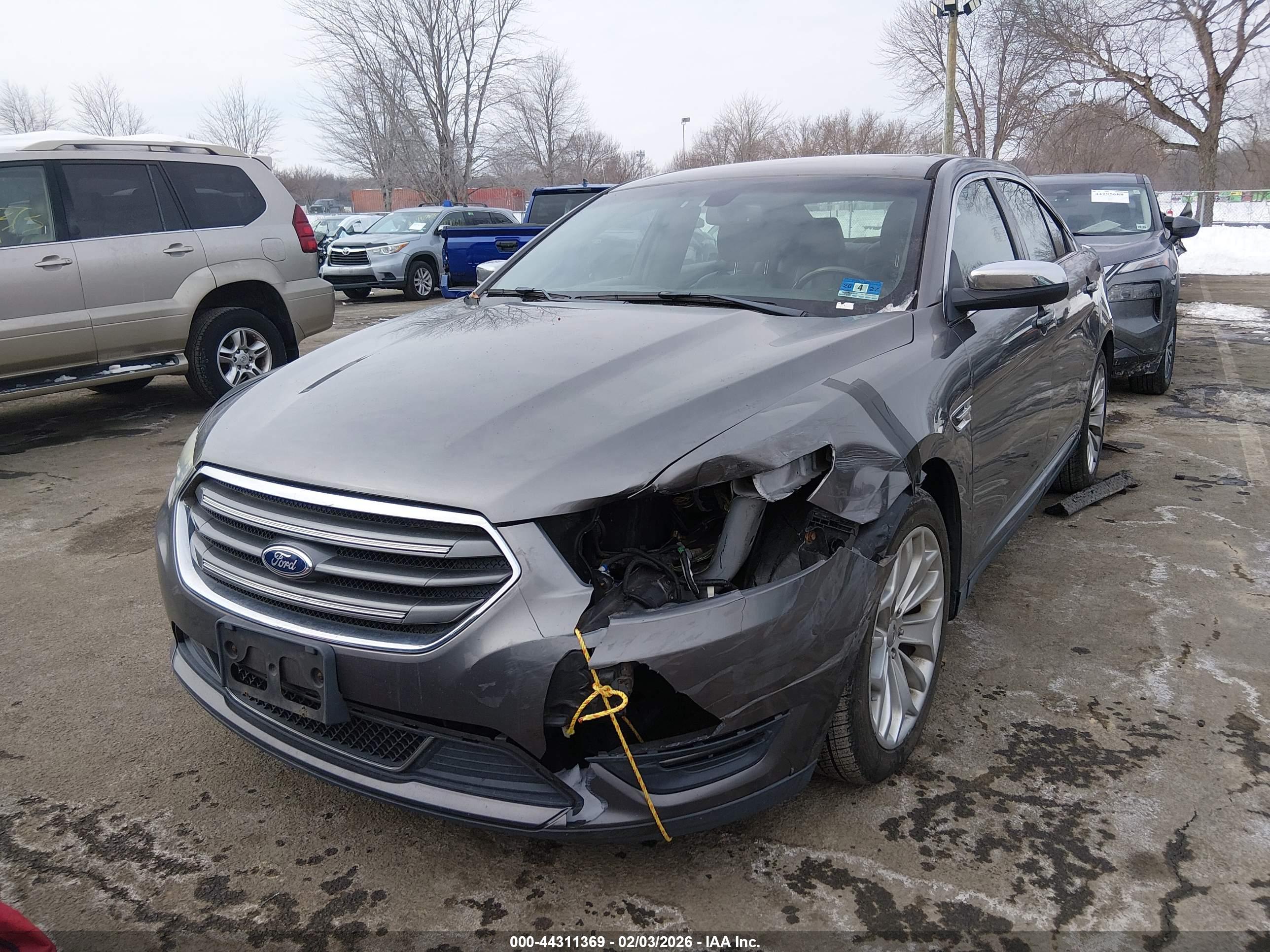 FORD TAURUS image 2