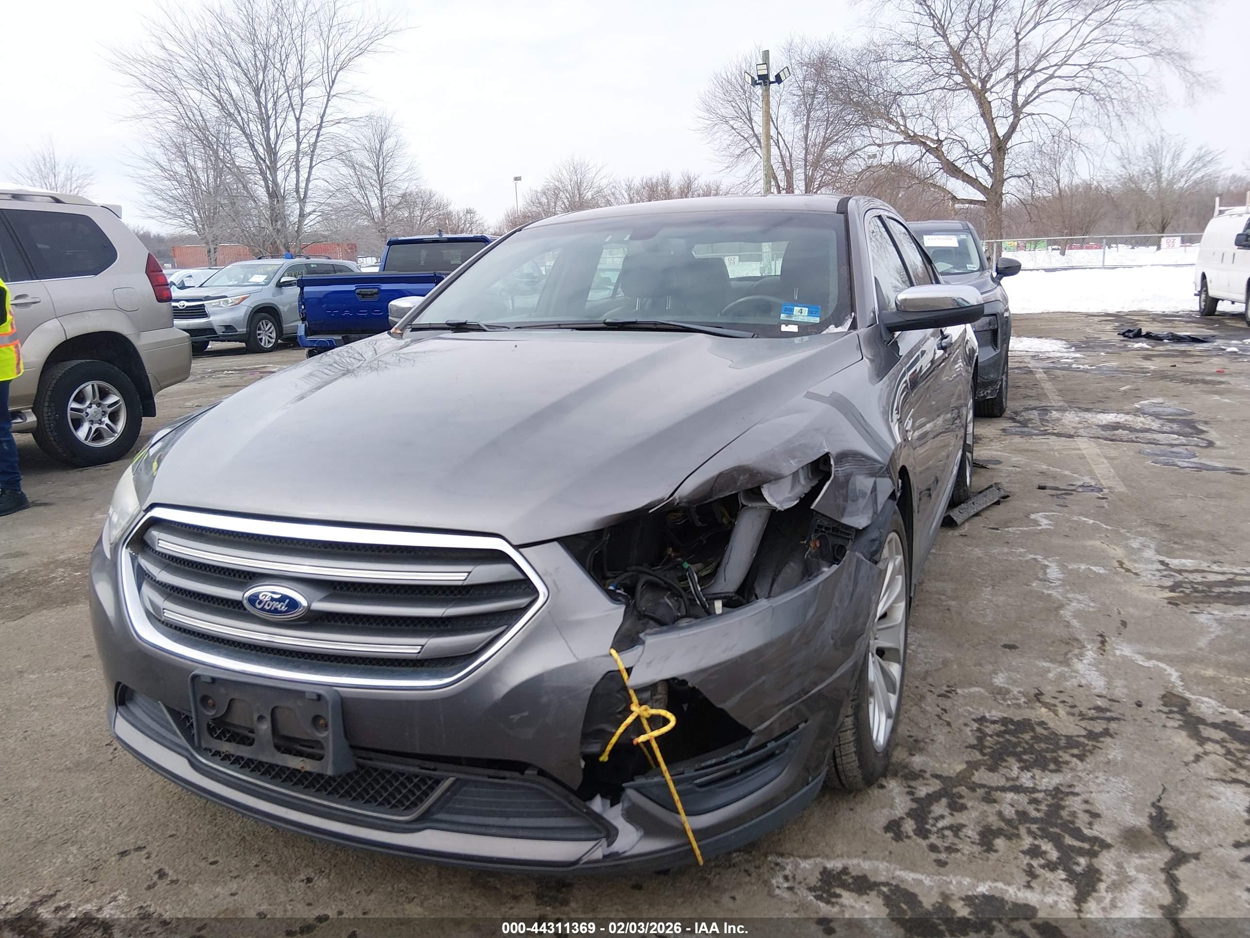 FORD TAURUS image 6