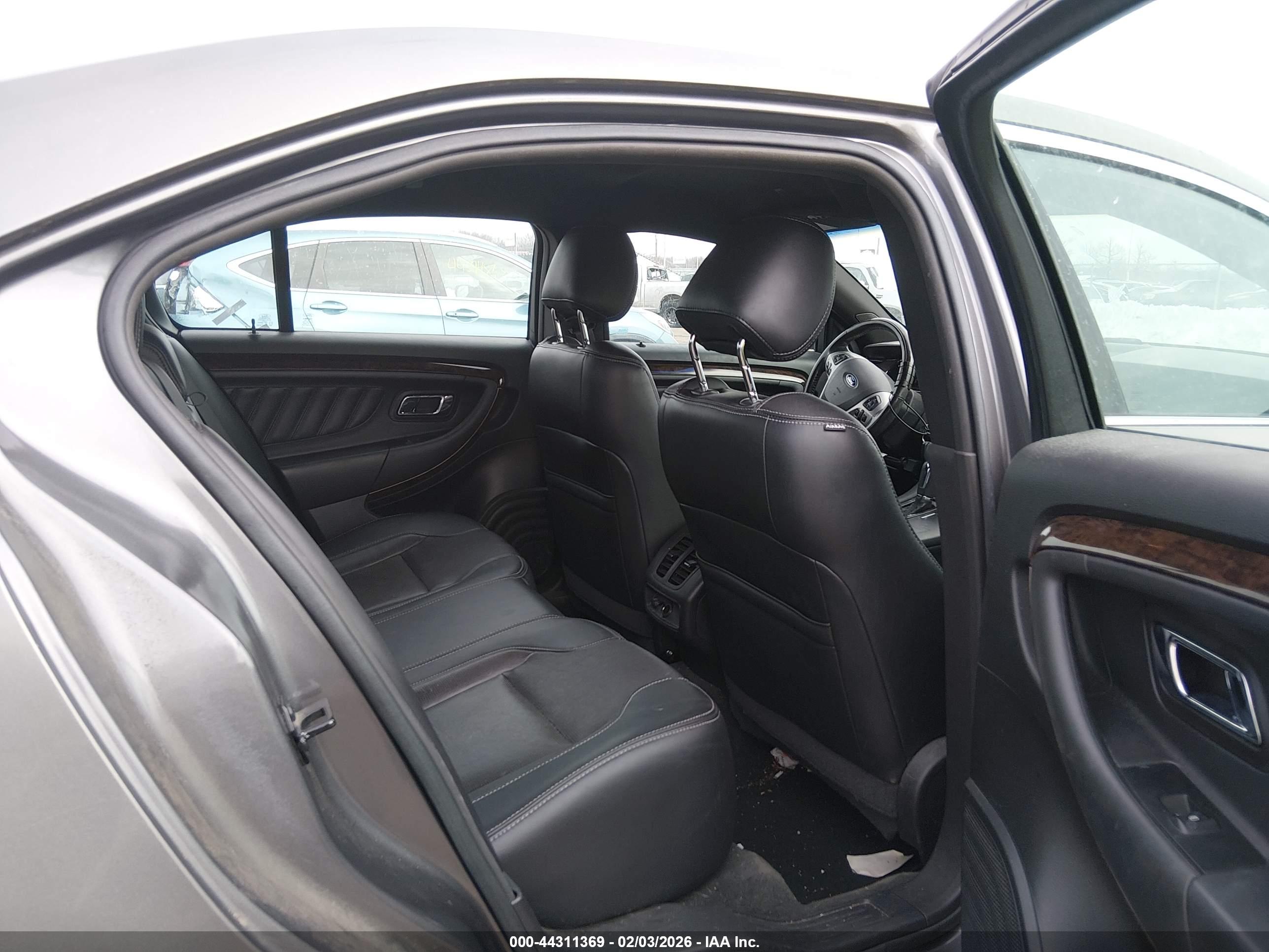 FORD TAURUS image 8