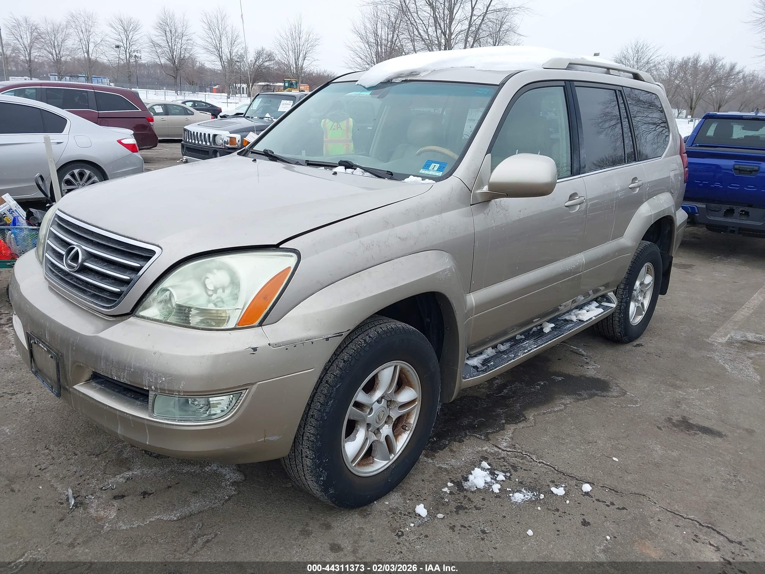 LEXUS GX image 2